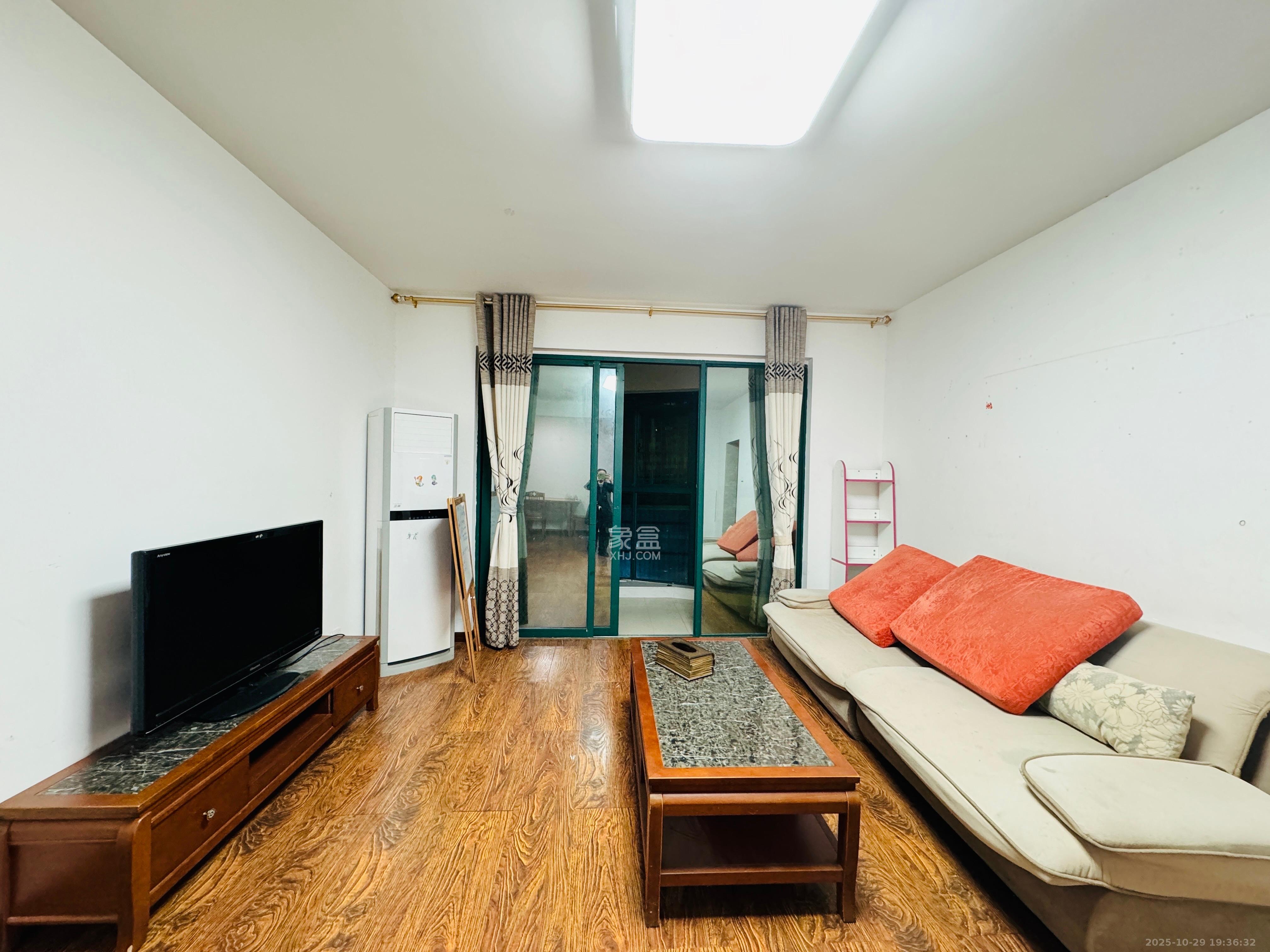 湖韵佳苑  3室2厅2卫    3800.0元/月室内图1