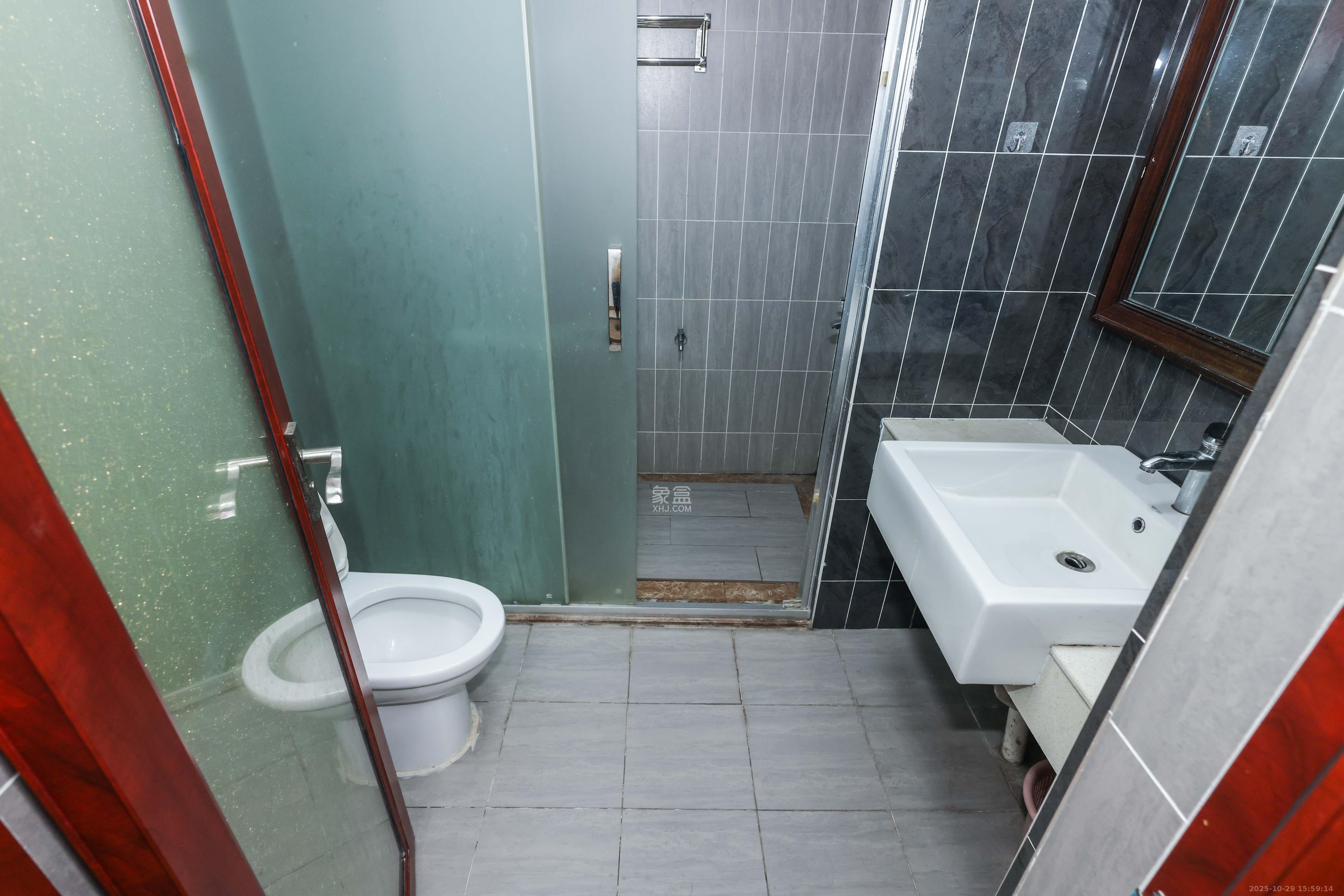 天元涉外景园B区  2室1厅1卫    78.7万卫生间