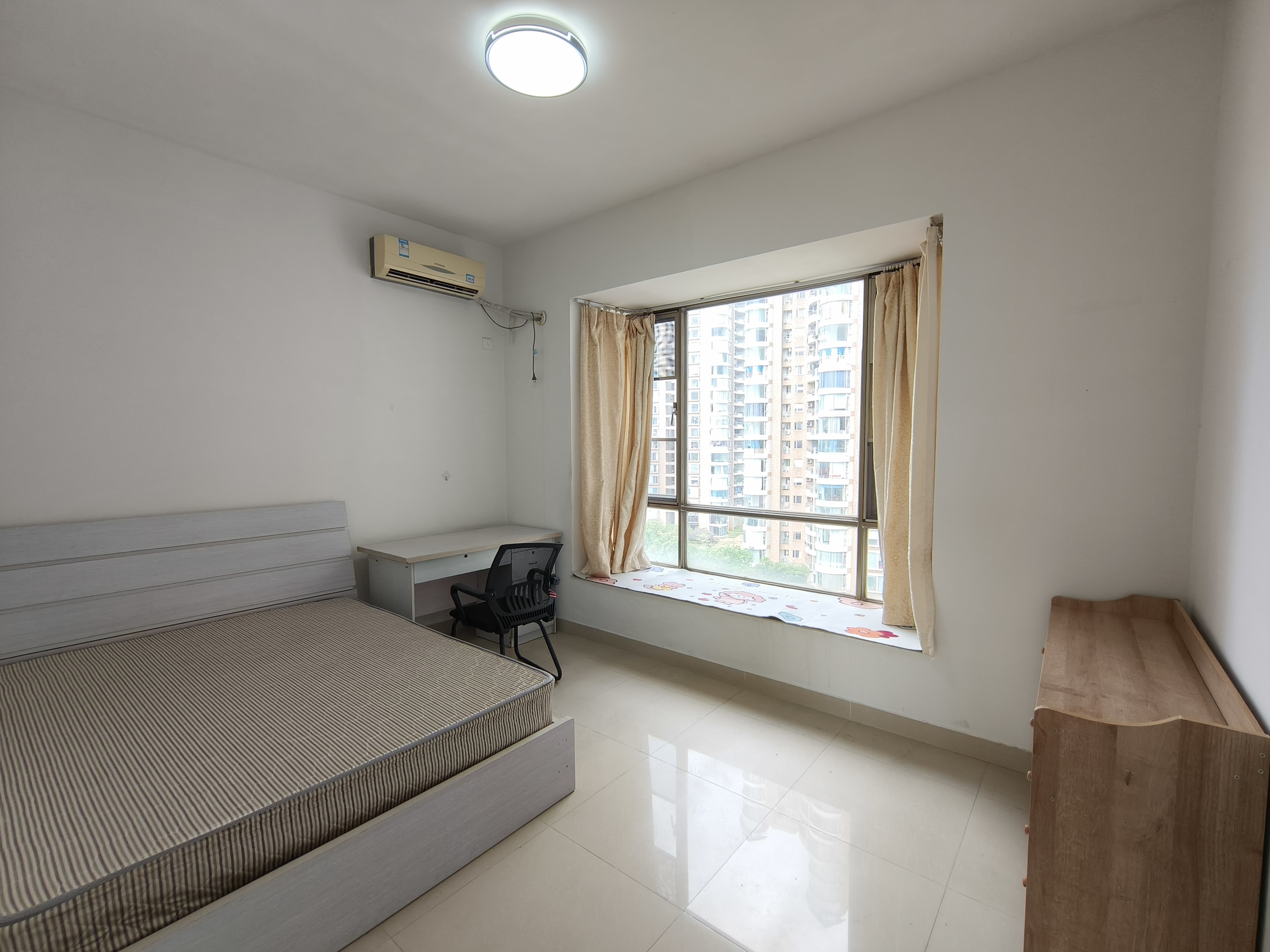 警苑小区 5室2厅2卫 4500.0元/月 警苑小区 5室2厅2卫 4500.0元/月室内图