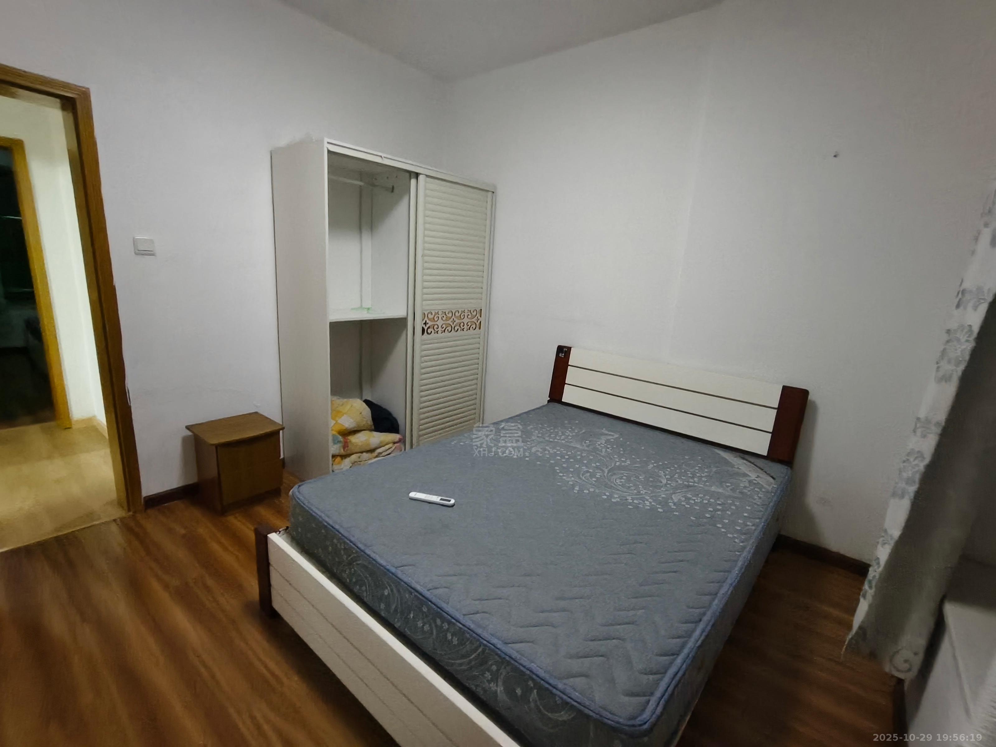 庐山恋  2室1厅1卫    1600.0元/月室内图