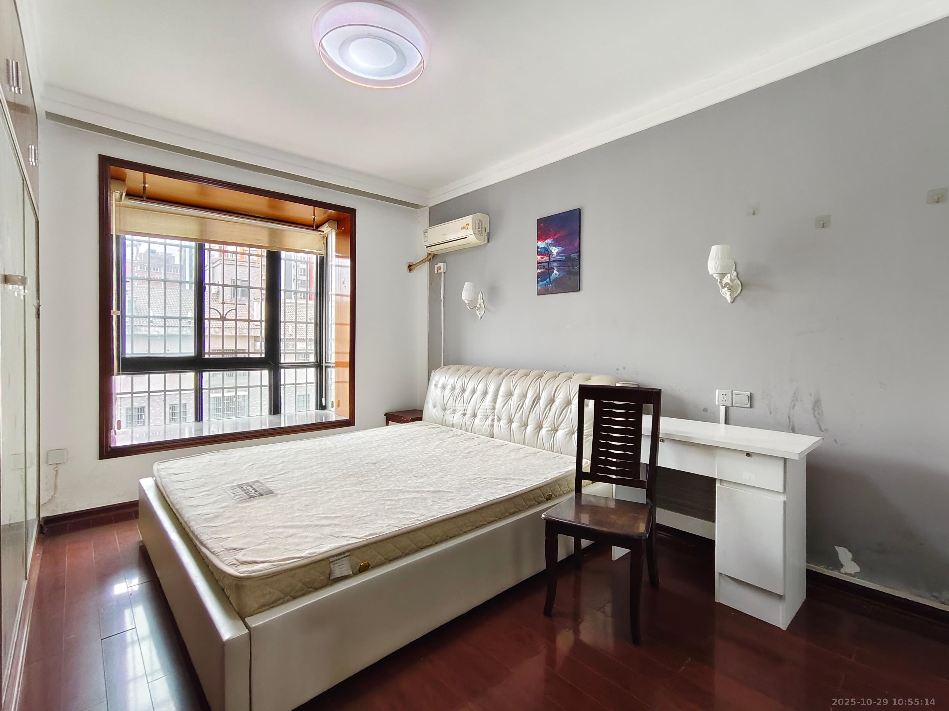 浏阳河畔家园 7室2厅2卫 3700.0元/月 浏阳河畔家园 7室2厅2卫 3700.0元/月室内图