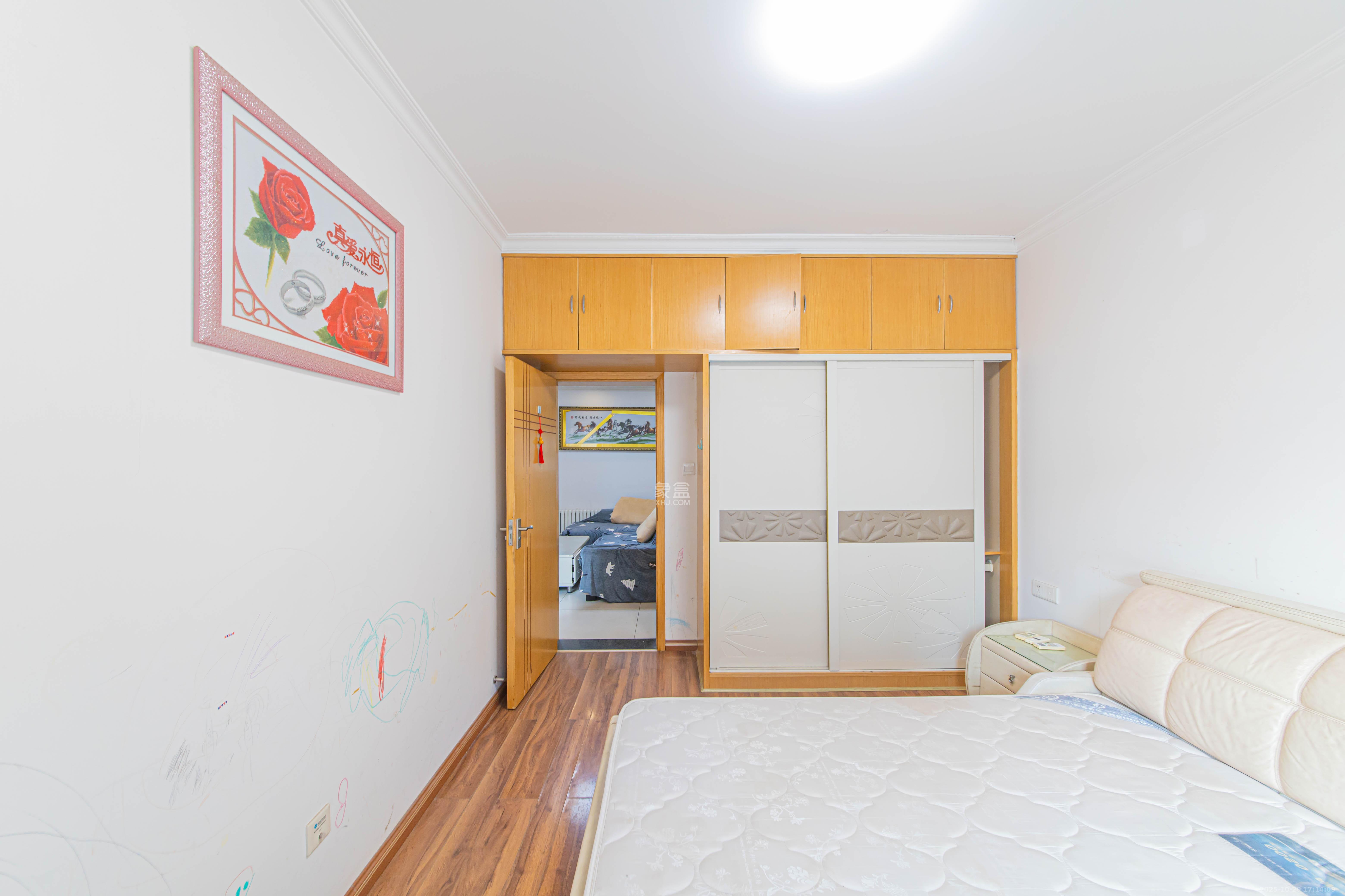 怡海星城  2室2厅1卫    37.8万 怡海星城  2室2厅1卫    37.8万卧室