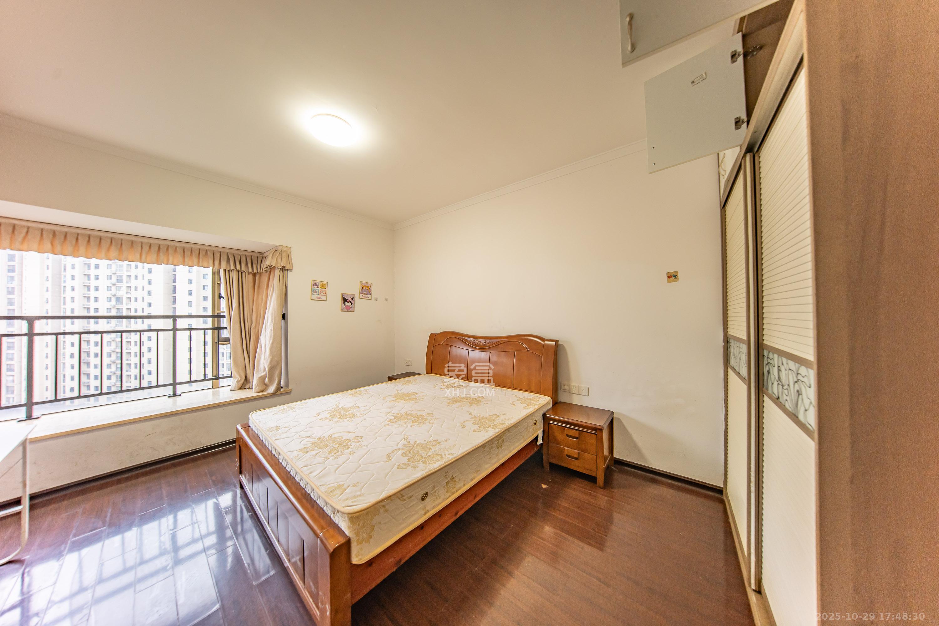 江山帝景哈佛  4室4厅1卫    126.0万卧室