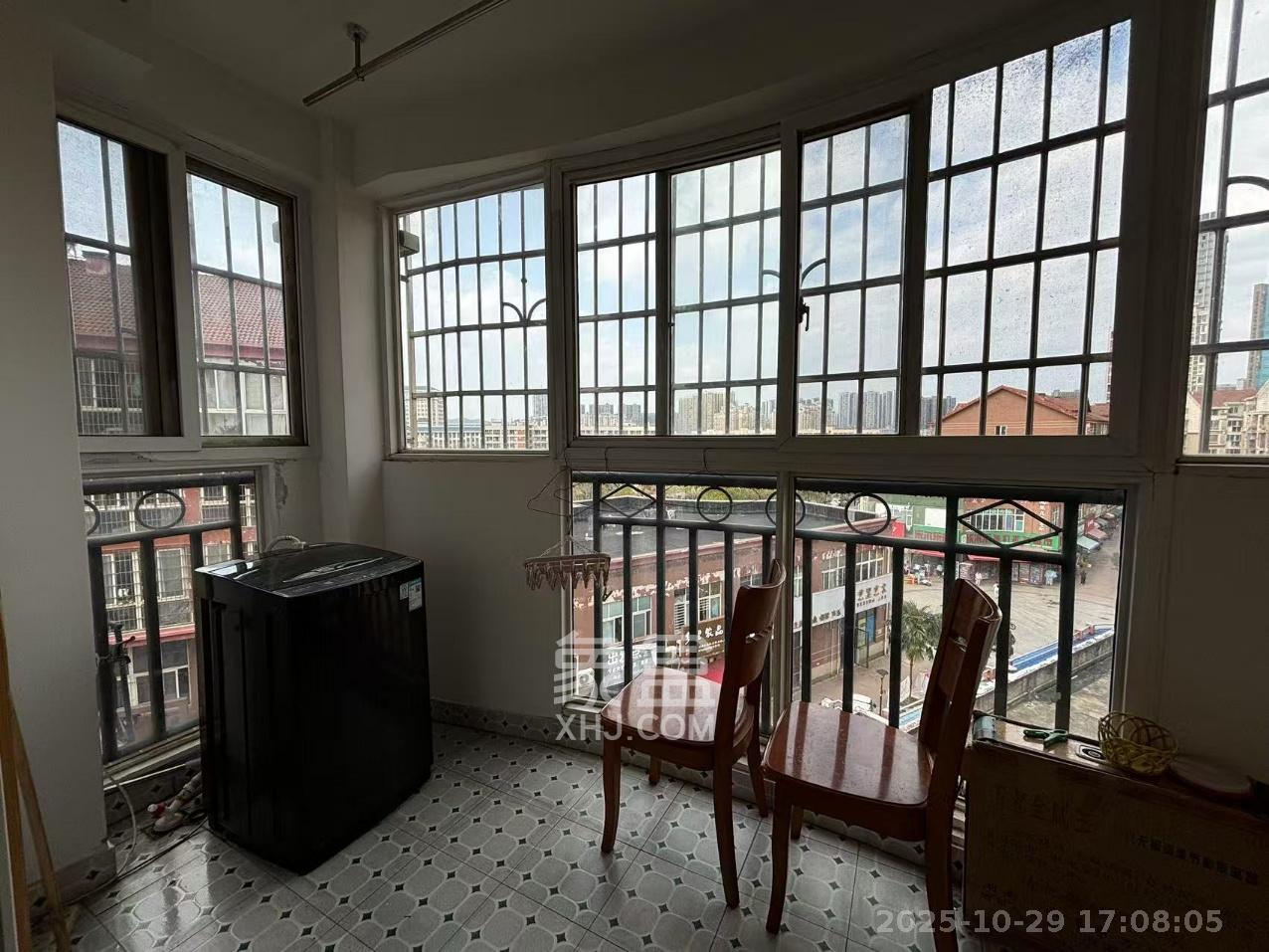 枫华府第 2室2厅1卫 1300.0元/月 枫华府第 2室2厅1卫 1300.0元/月室内图