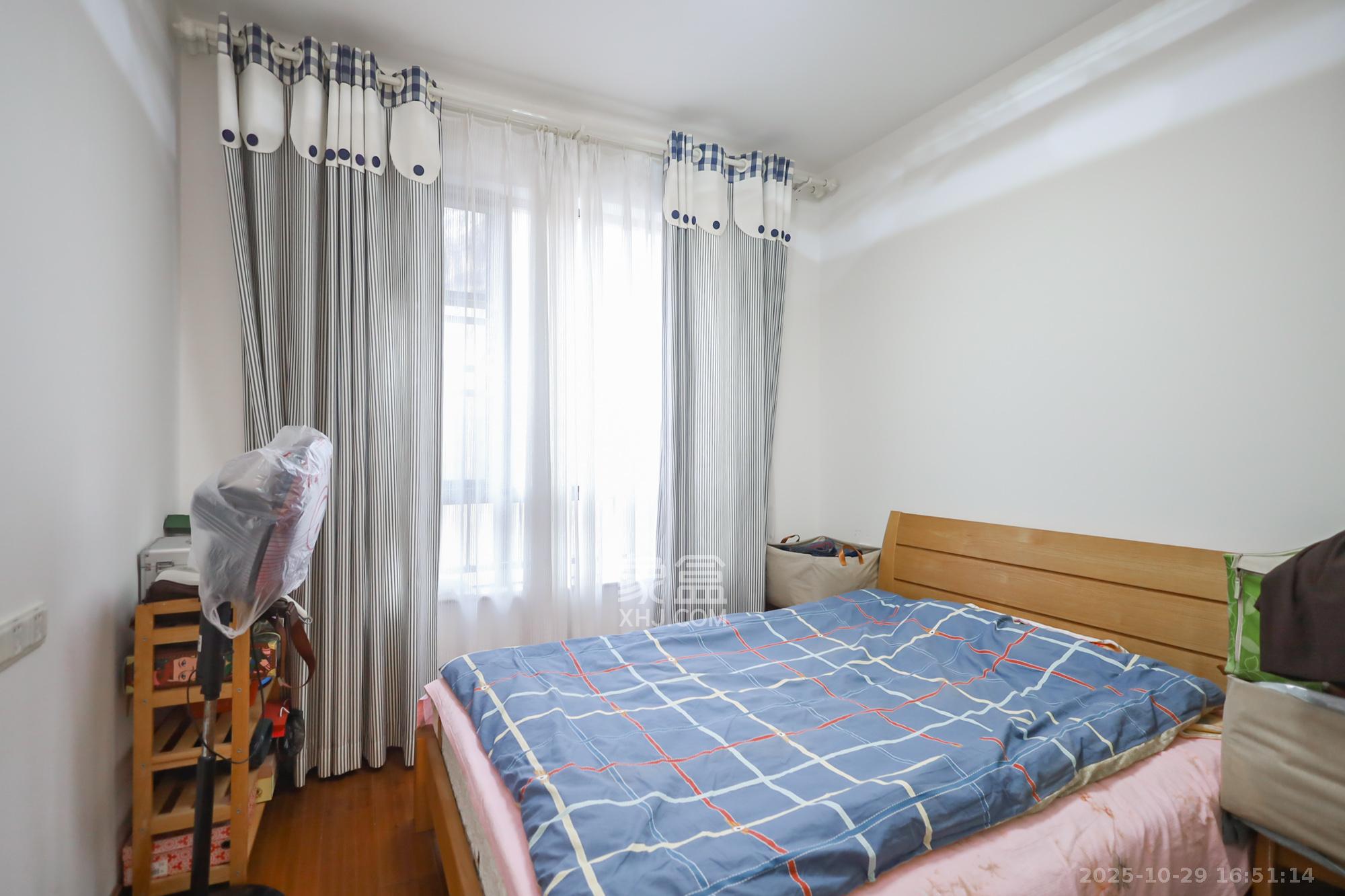 世茂铂翠湾二期  3室2厅1卫    139.8万卧室