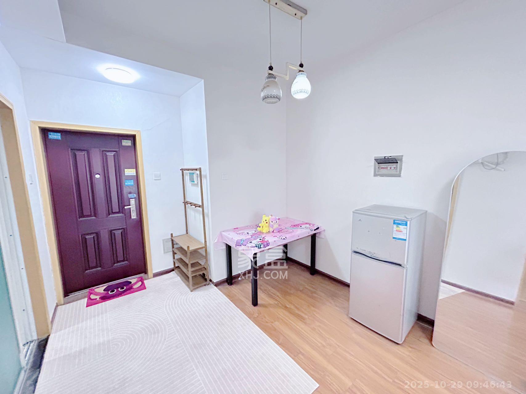 金领家族  1室1厅1卫    1600.0元/月室内图