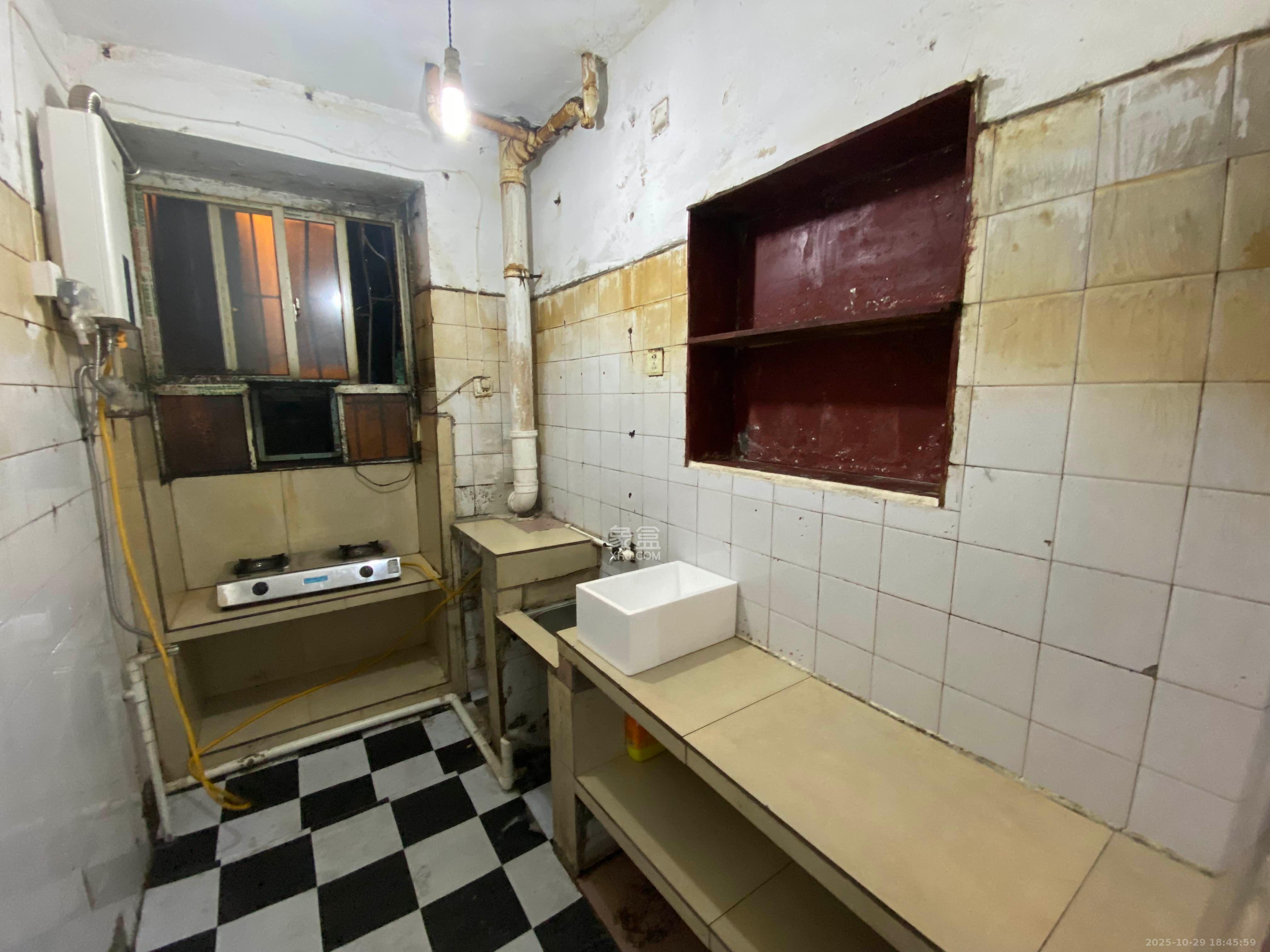 长钢社区（半边山宿舍区）  2室1厅1卫    2500.0元/月室内图