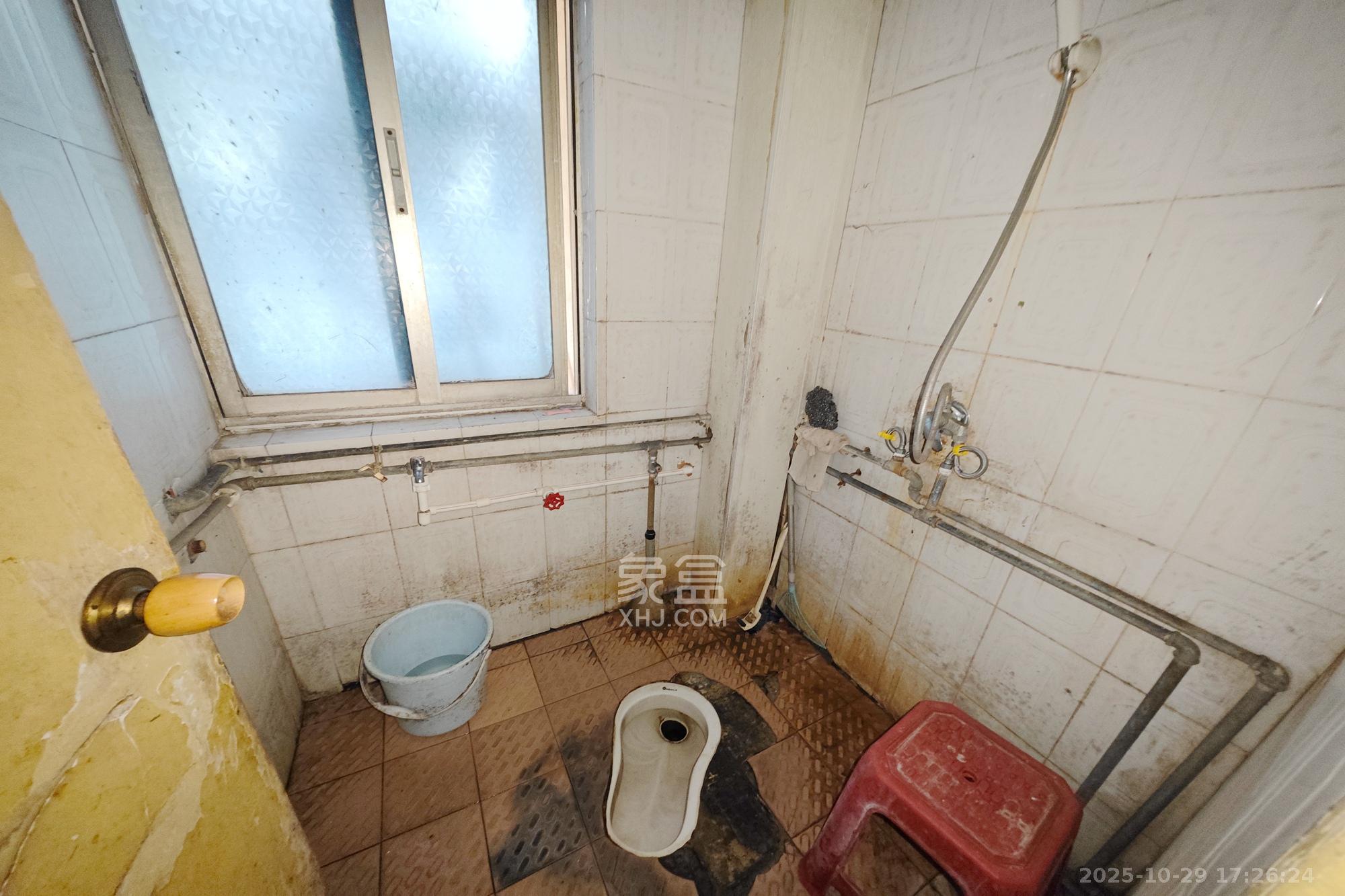 凤凰商贸城  8室2厅2卫    99.0万其他