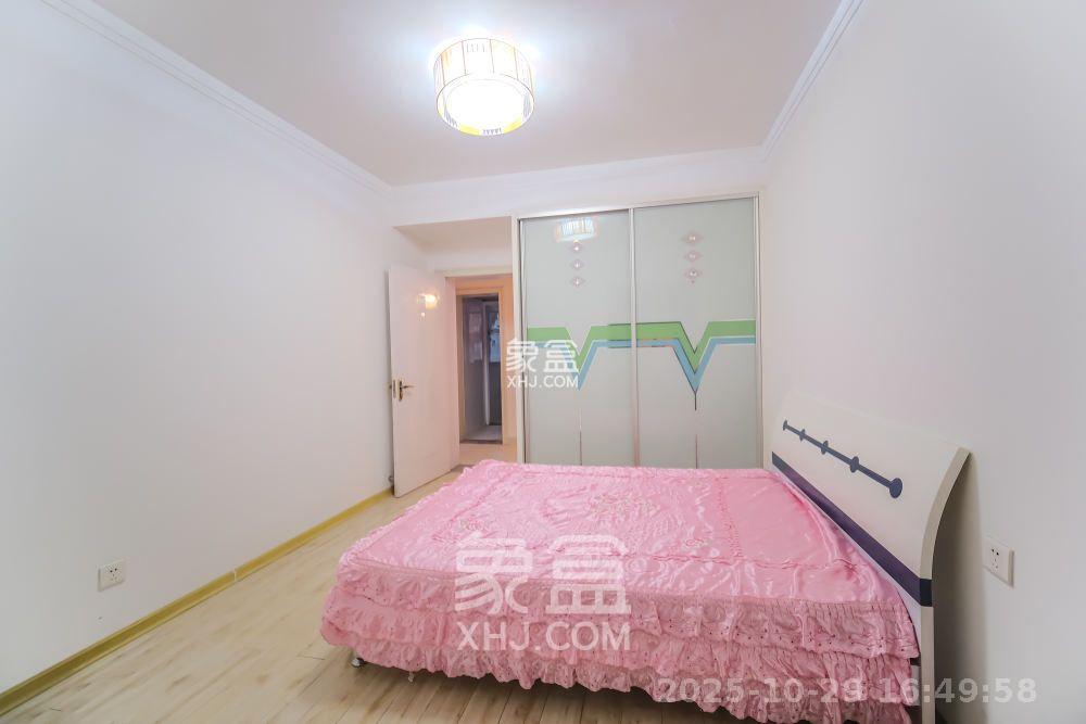 四季星城  3室2厅2卫    1700.0元/月室内图