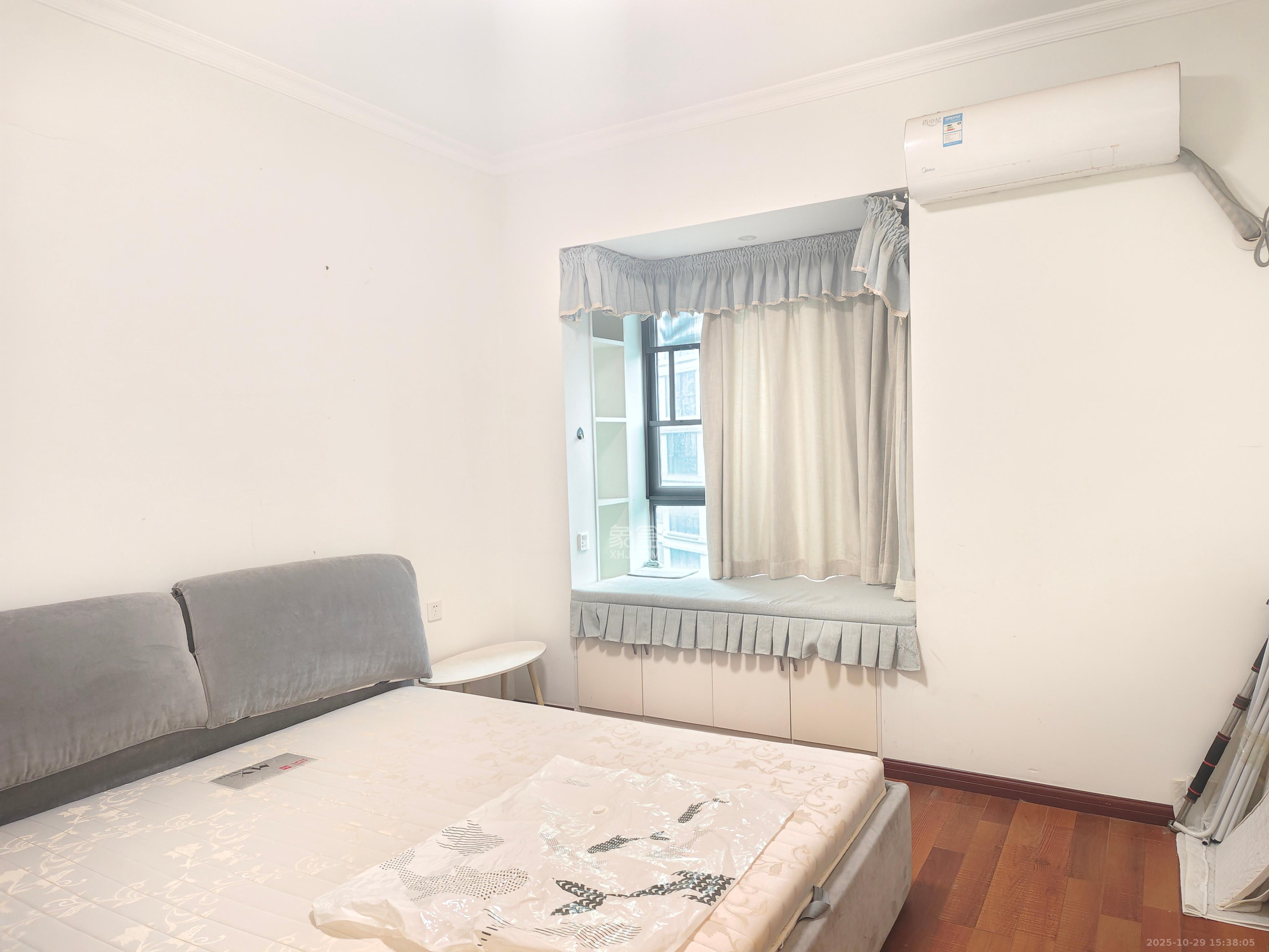 滨江一号(丰泰花园)  2室2厅1卫    2300.0元/月 滨江一号(丰泰花园)  2室2厅1卫    2300.0元/月室内图