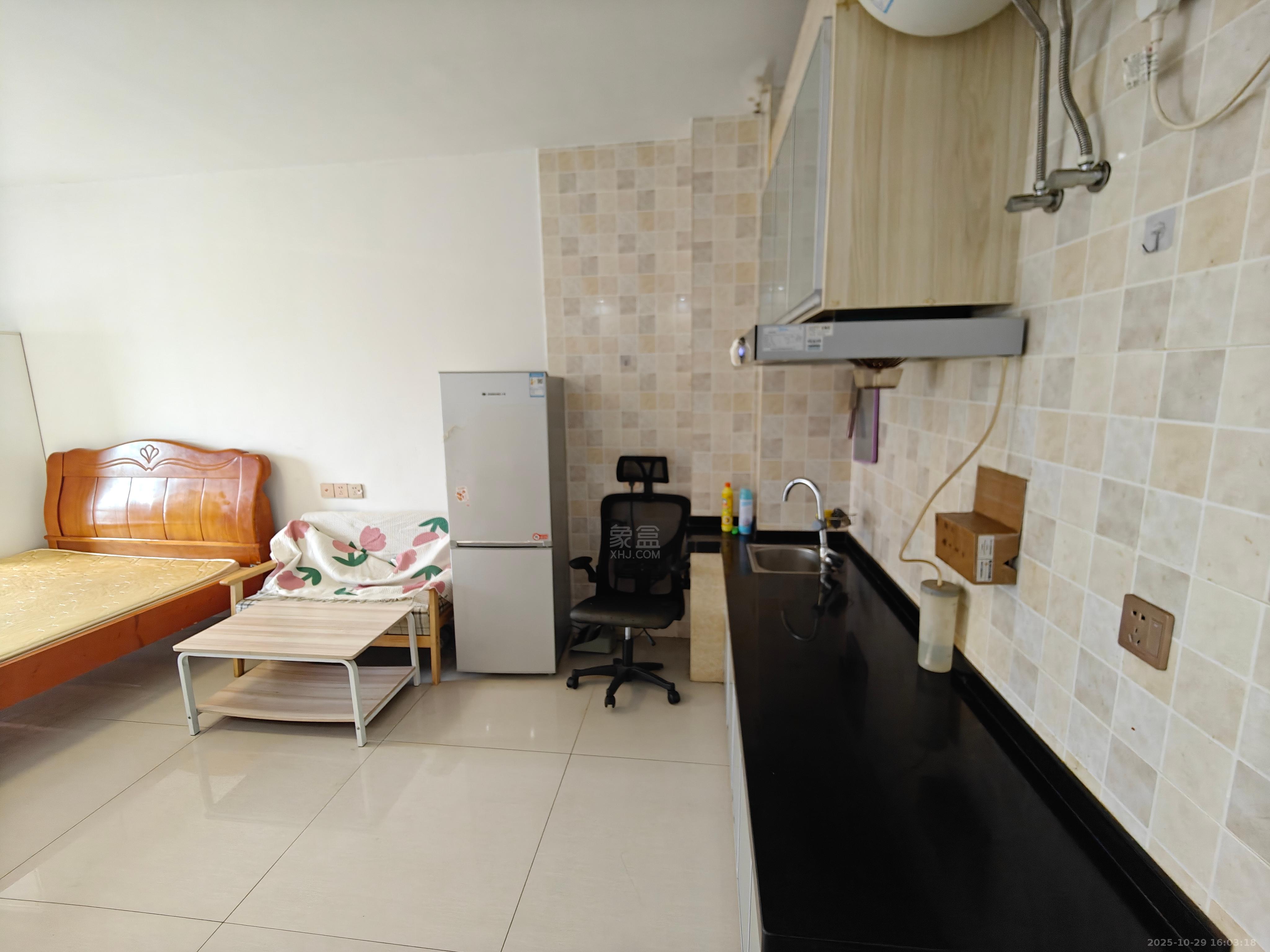 美的城三期  1室1厅1卫    1100.0元/月 美的城三期  1室1厅1卫    1100.0元/月室内图