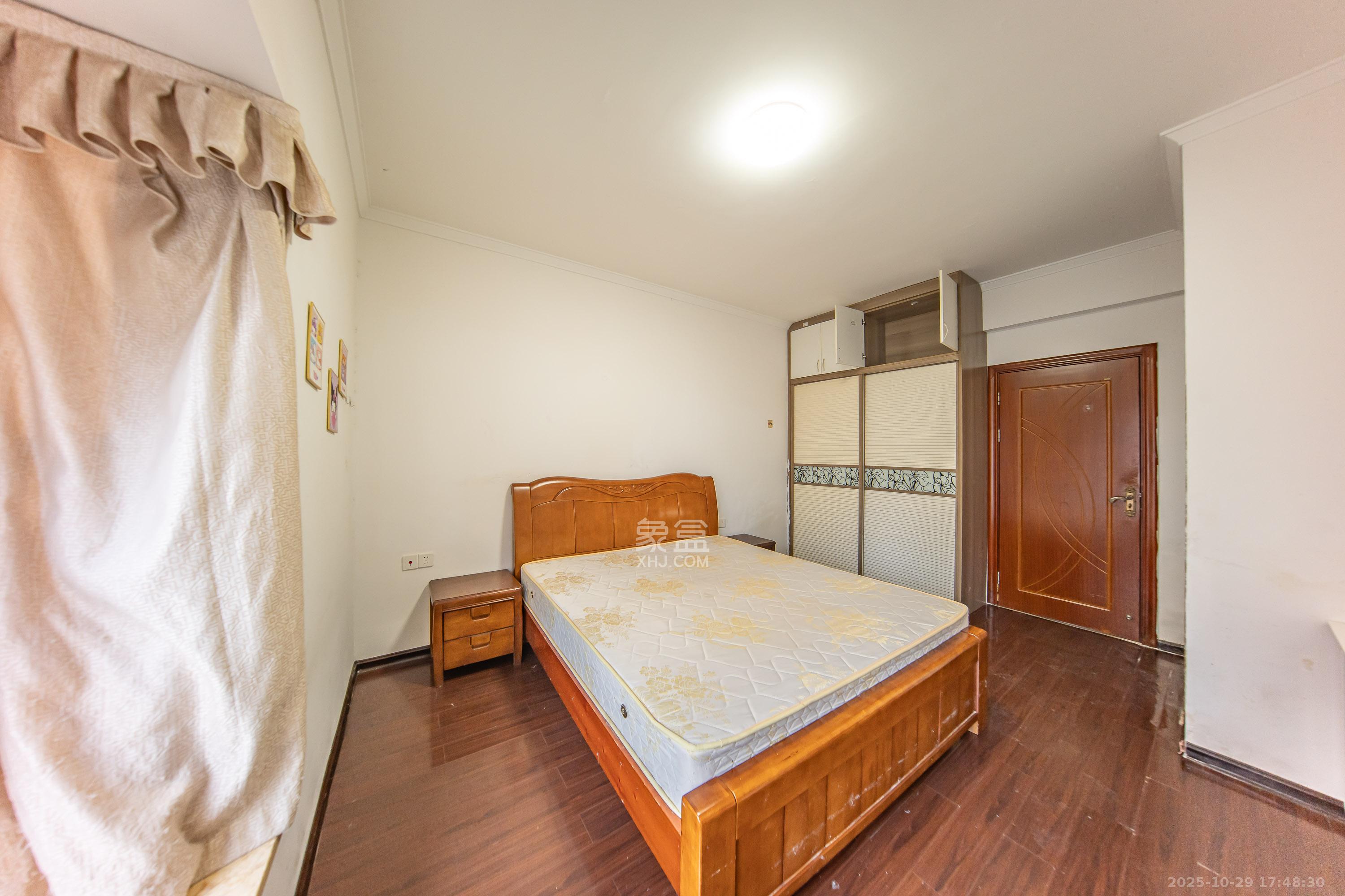 江山帝景哈佛  4室4厅1卫    126.0万卧室