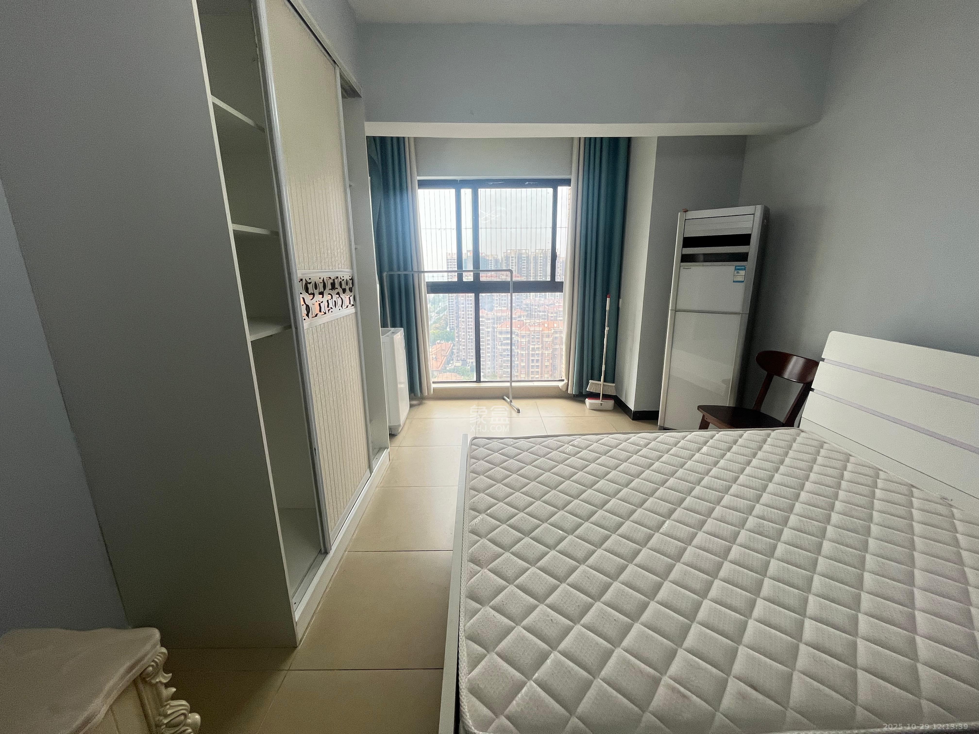 华润五彩城  1室1厅1卫    1250.0元/月 华润五彩城  1室1厅1卫    1250.0元/月室内图