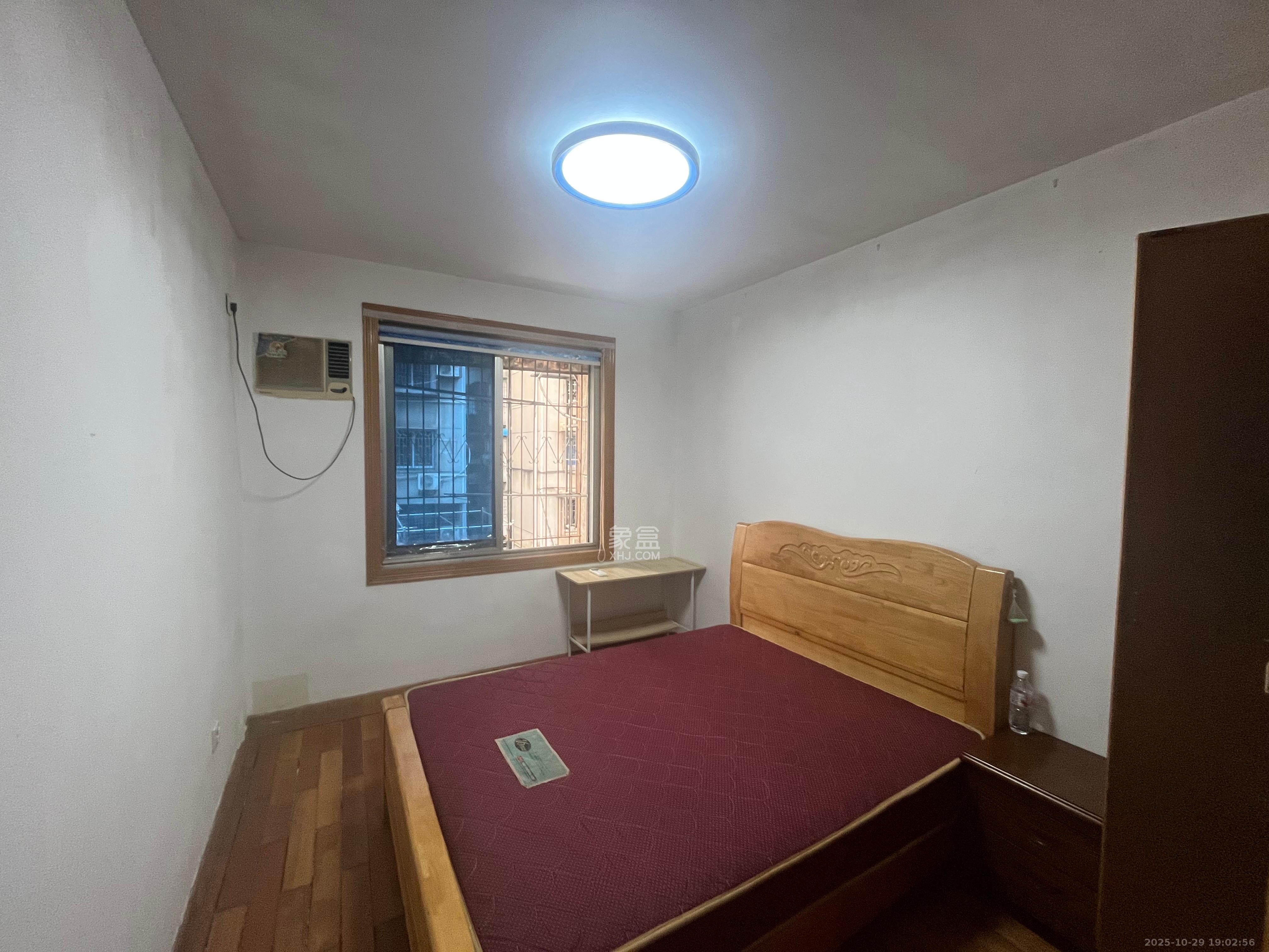 学宫公寓  3室1厅1卫    2500.0元/月室内图