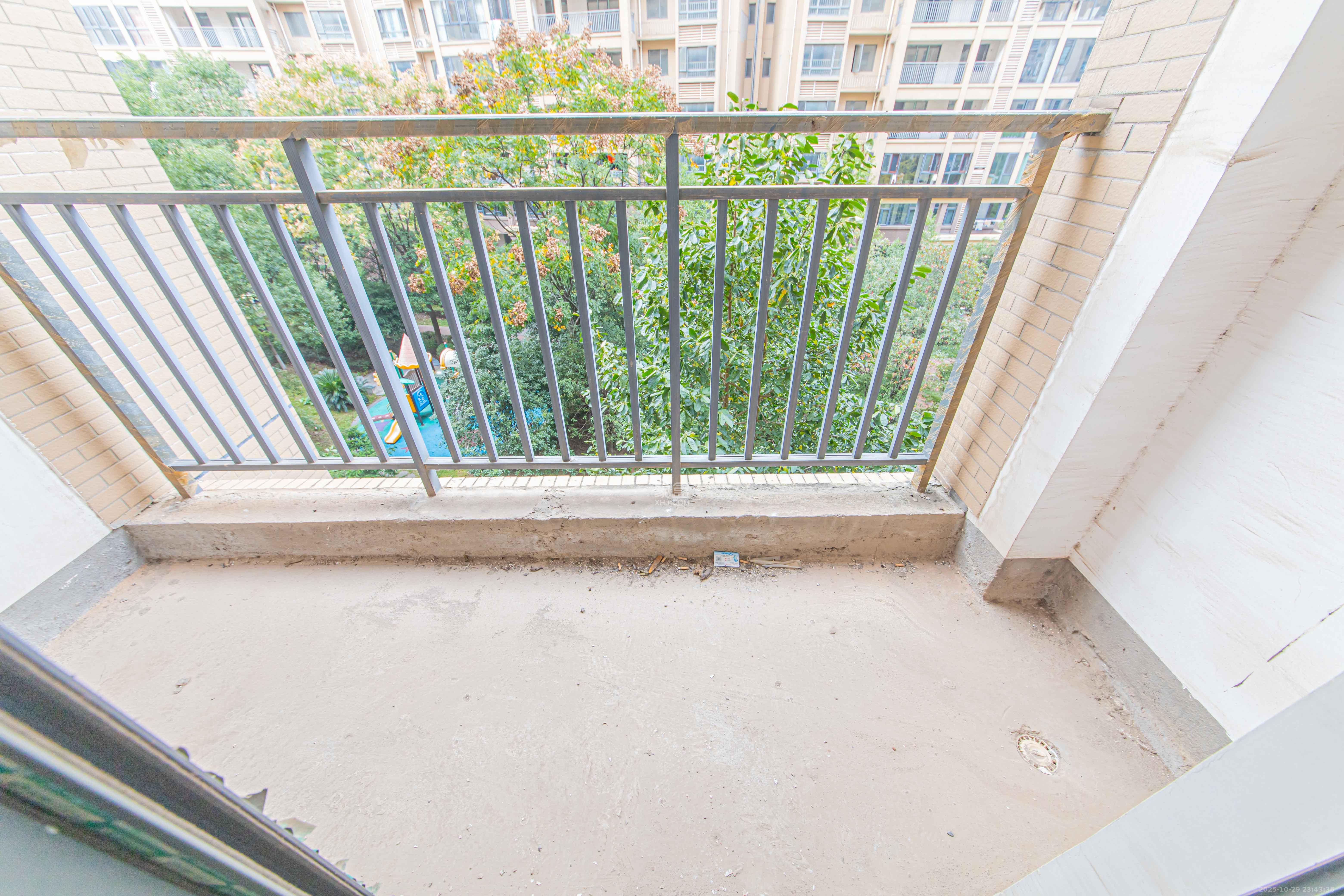 和美星城  4室2厅2卫    110.0万阳台