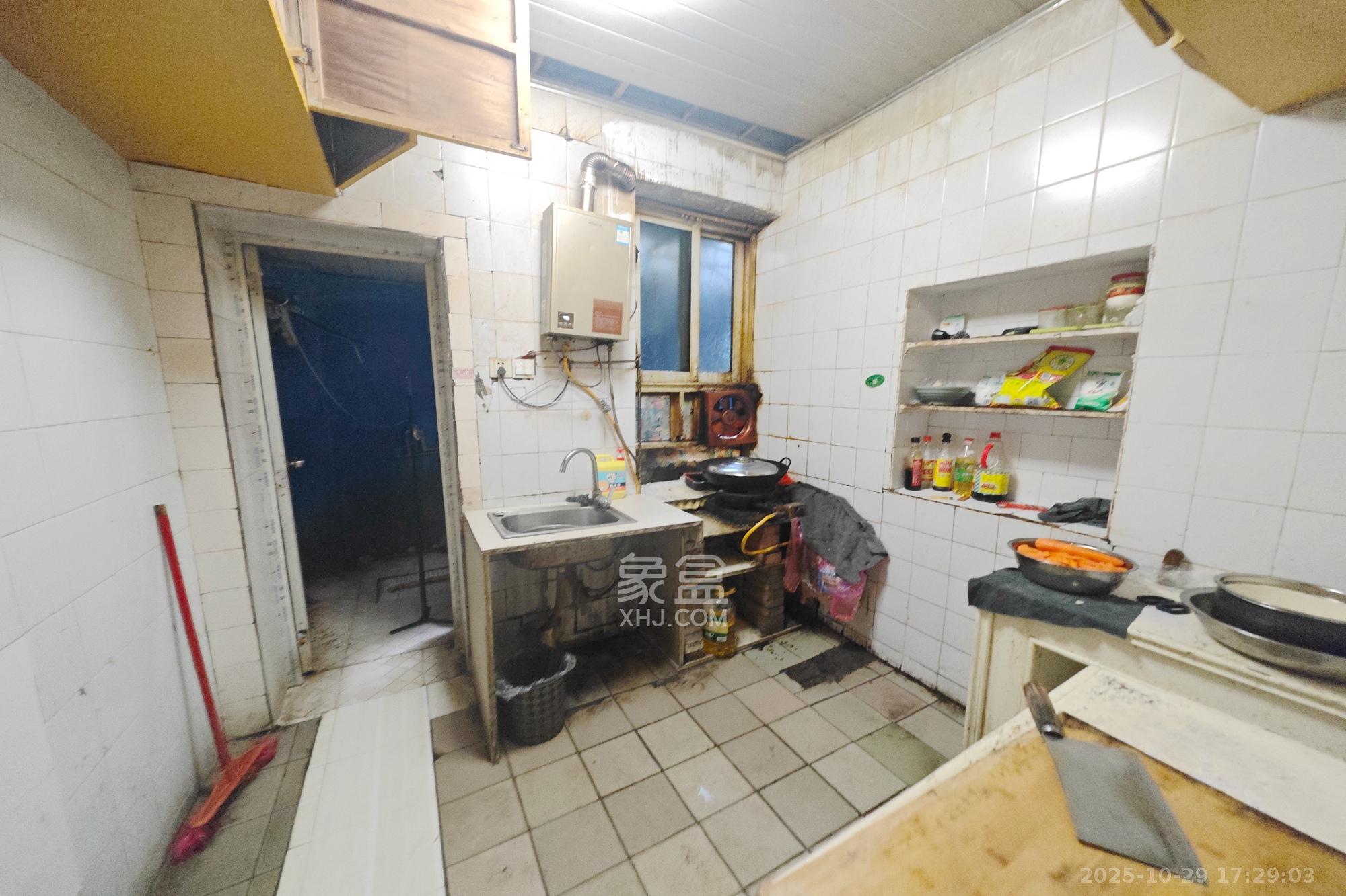 桂花二村  2室2厅2卫    39.0万厨房