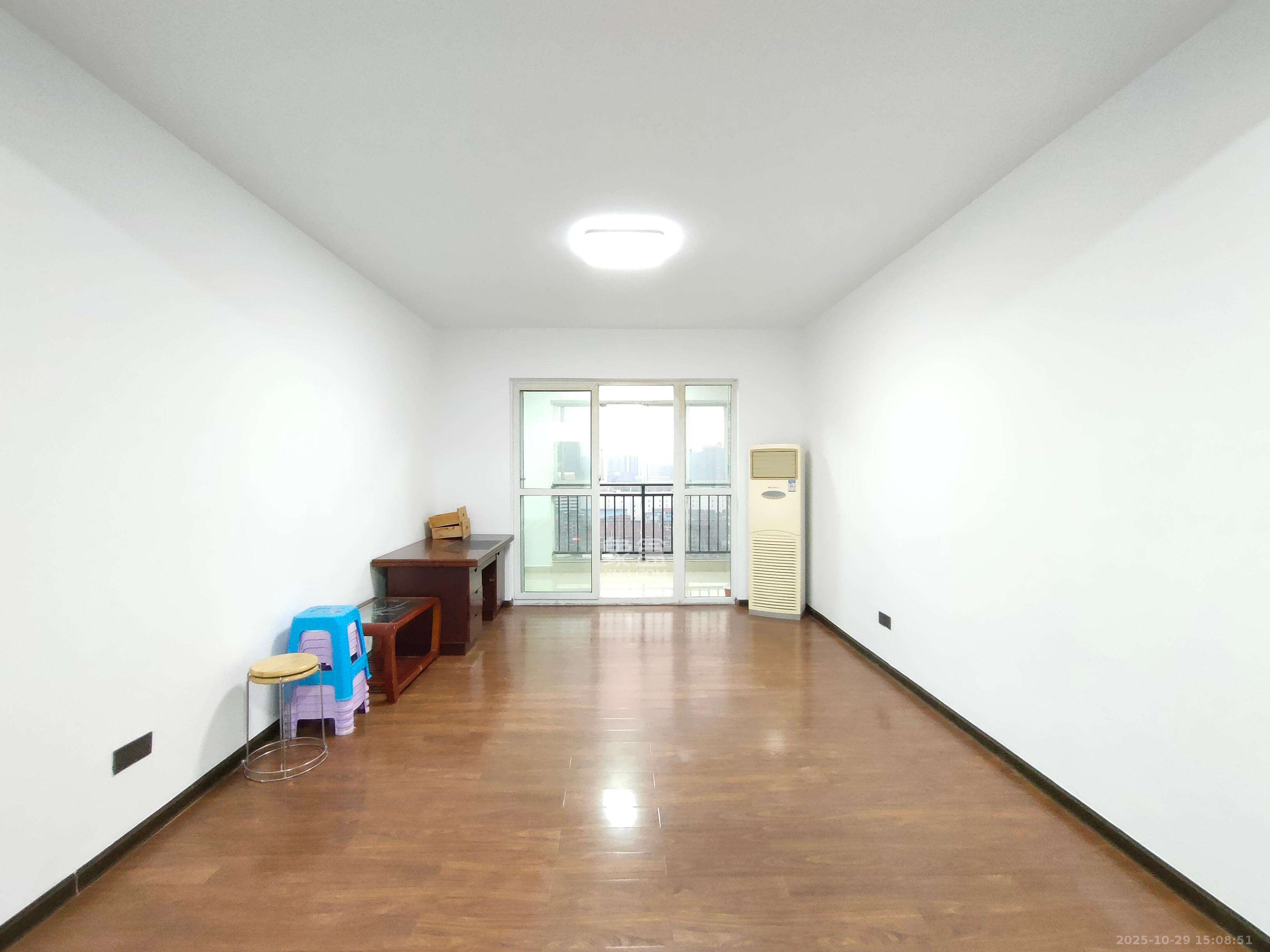 上河国际C区  3室2厅1卫    2200.0元/月室内图1