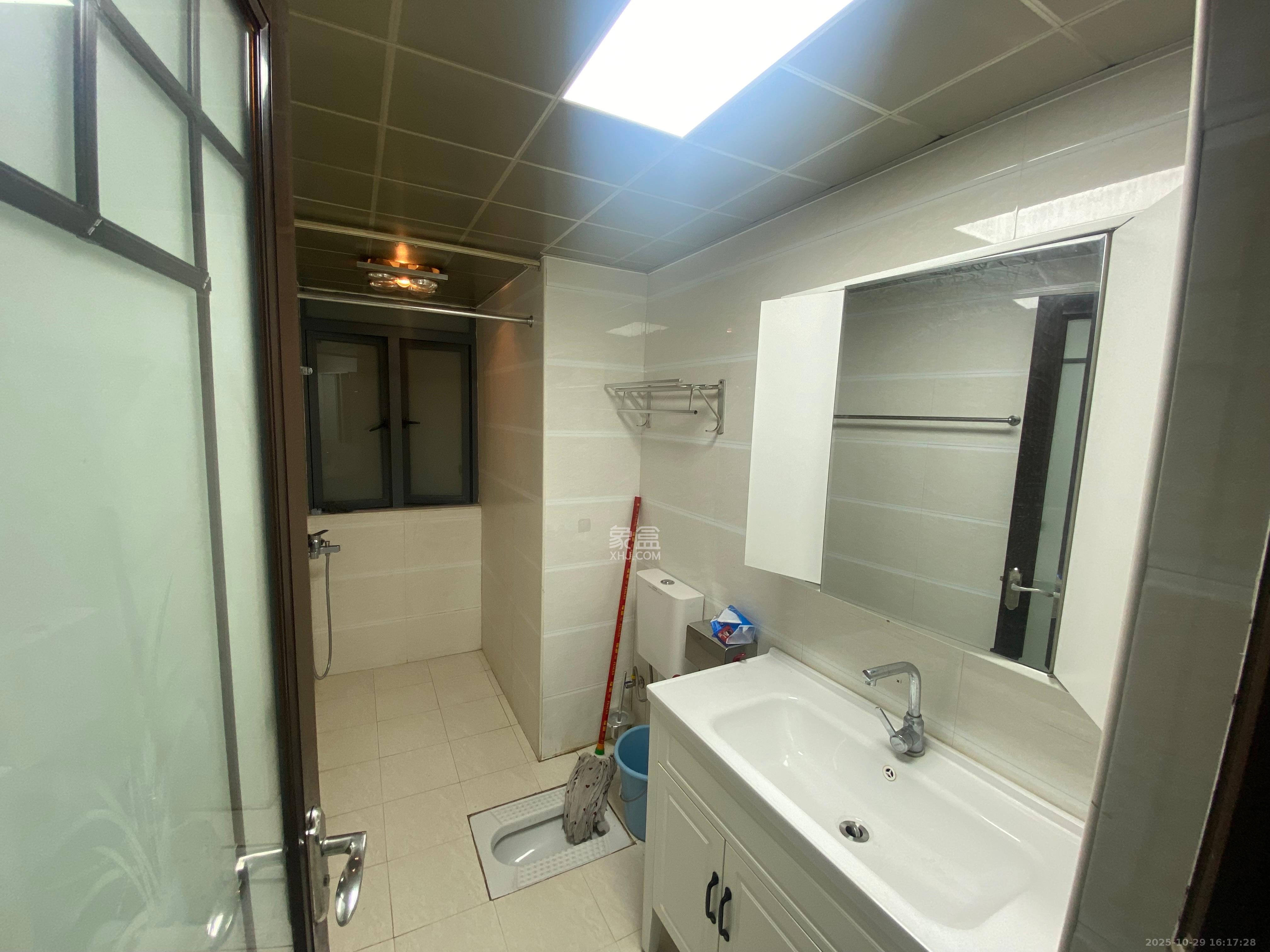 金领家族  3室1厅1卫    2280.0元/月室内图