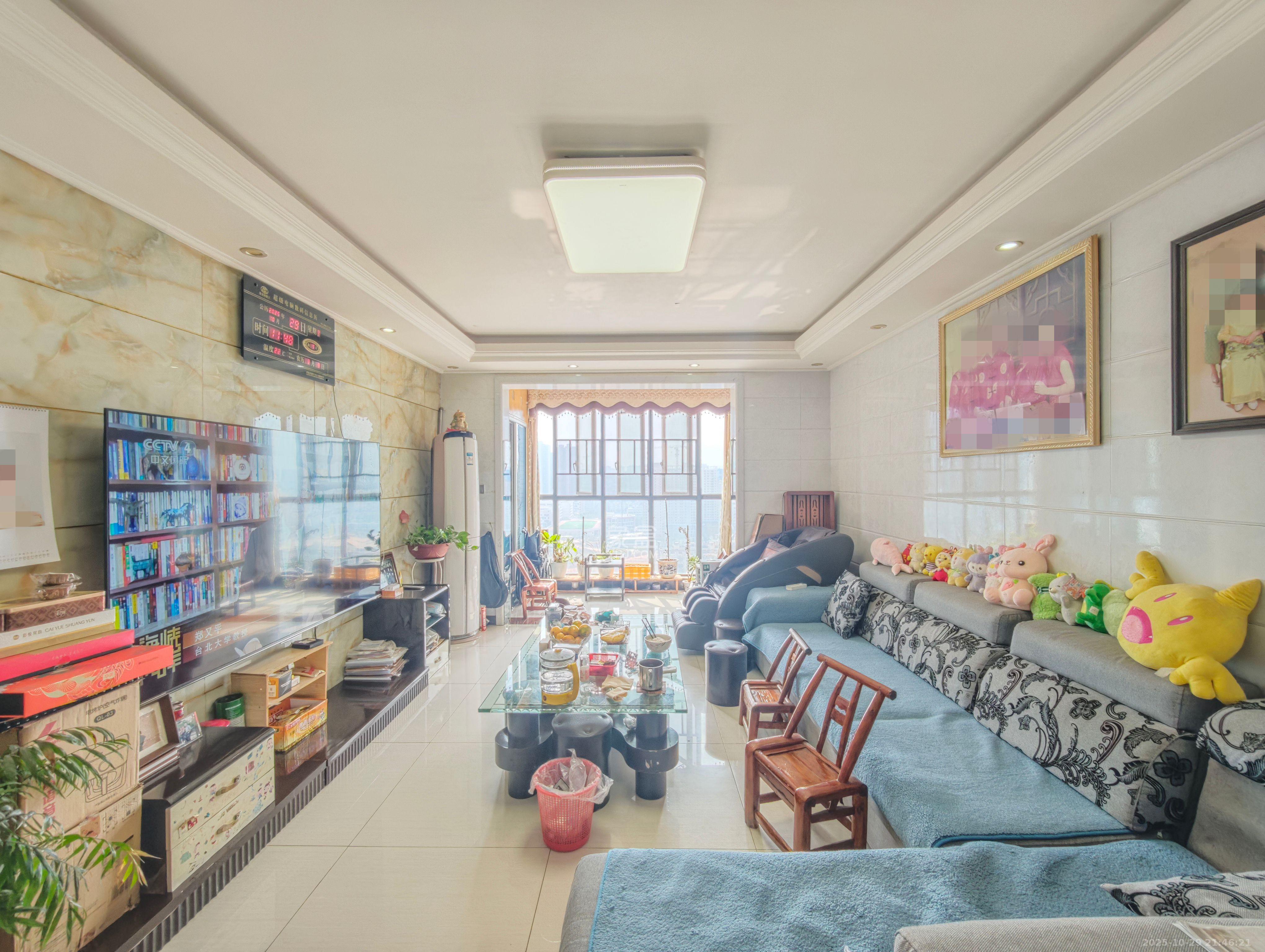 华悦城 1室2厅1卫 92.8万 华悦城 1室2厅1卫 92.8万客厅