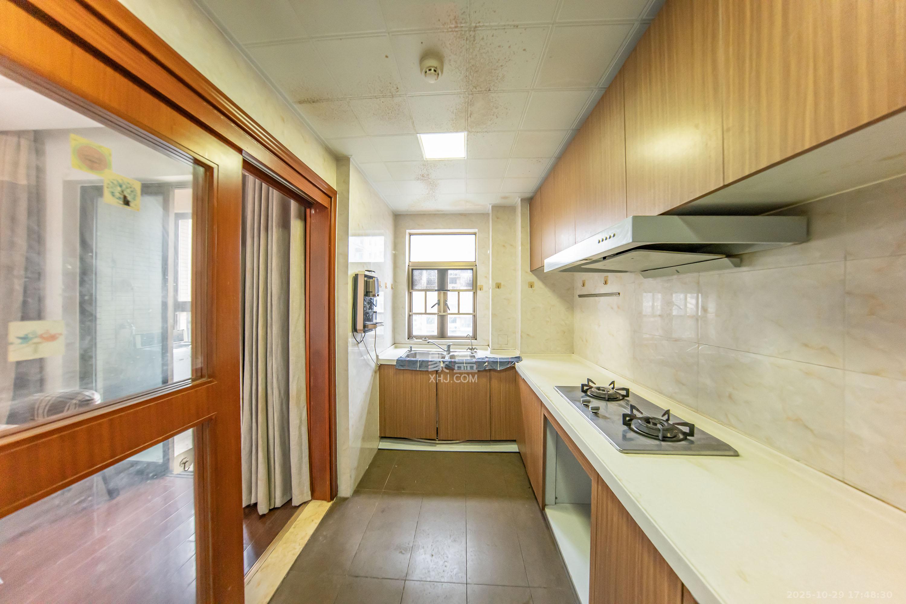 江山帝景哈佛  4室4厅1卫    126.0万厨房