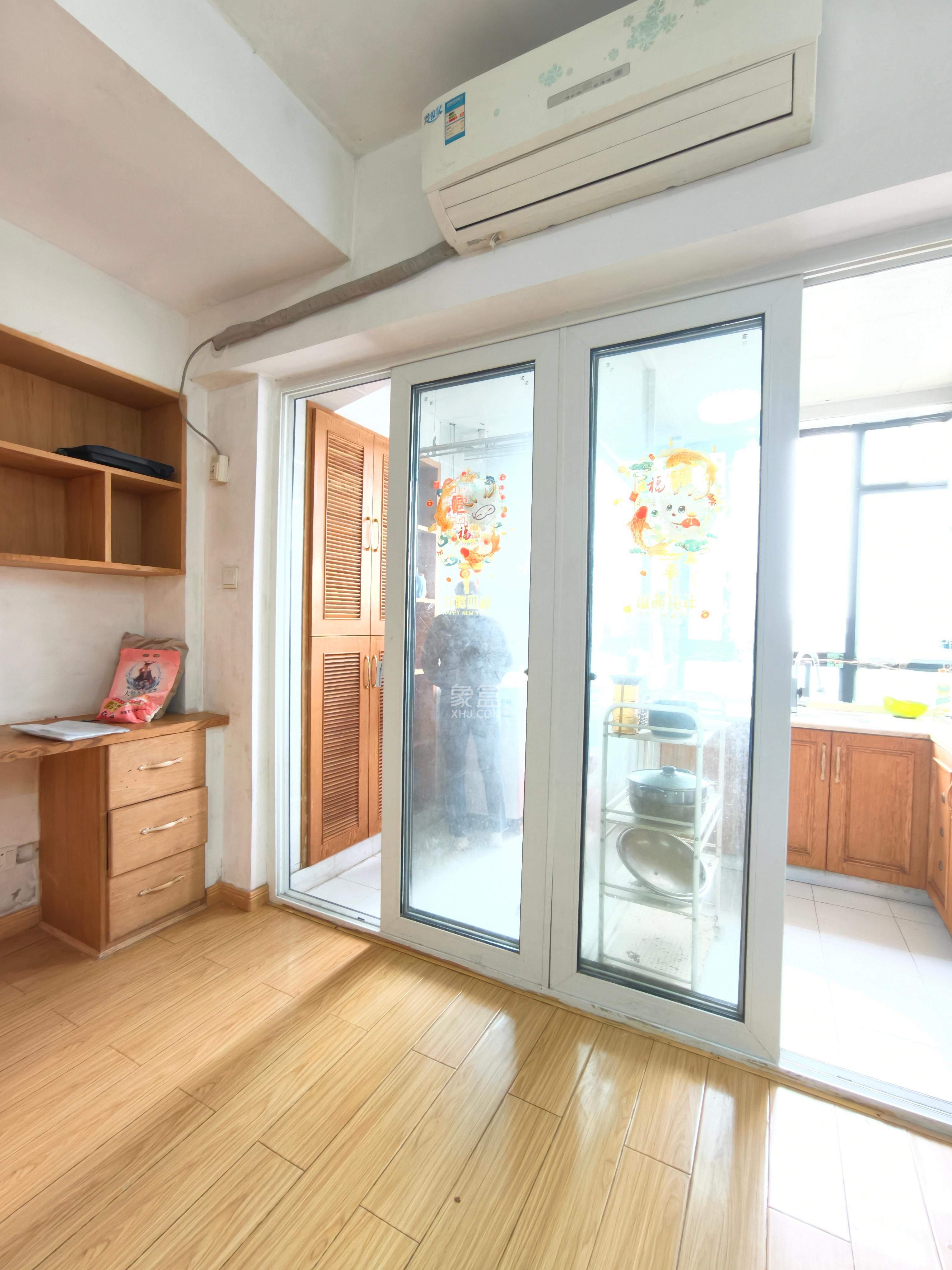 山水湾  1室1厅1卫    1300.0元/月 山水湾  1室1厅1卫    1300.0元/月室内图