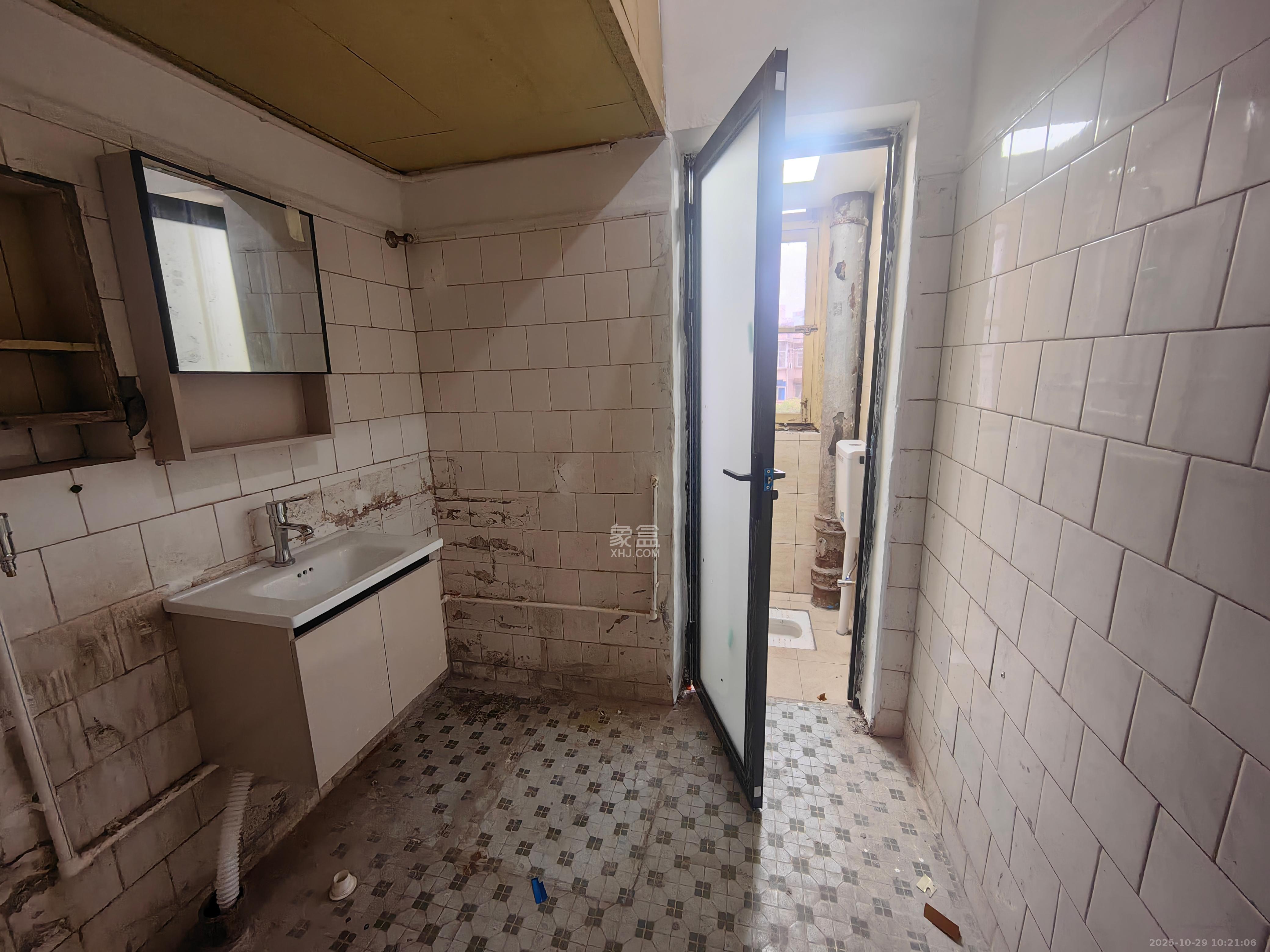 广电南院宿舍  3室2厅1卫    1400.0元/月