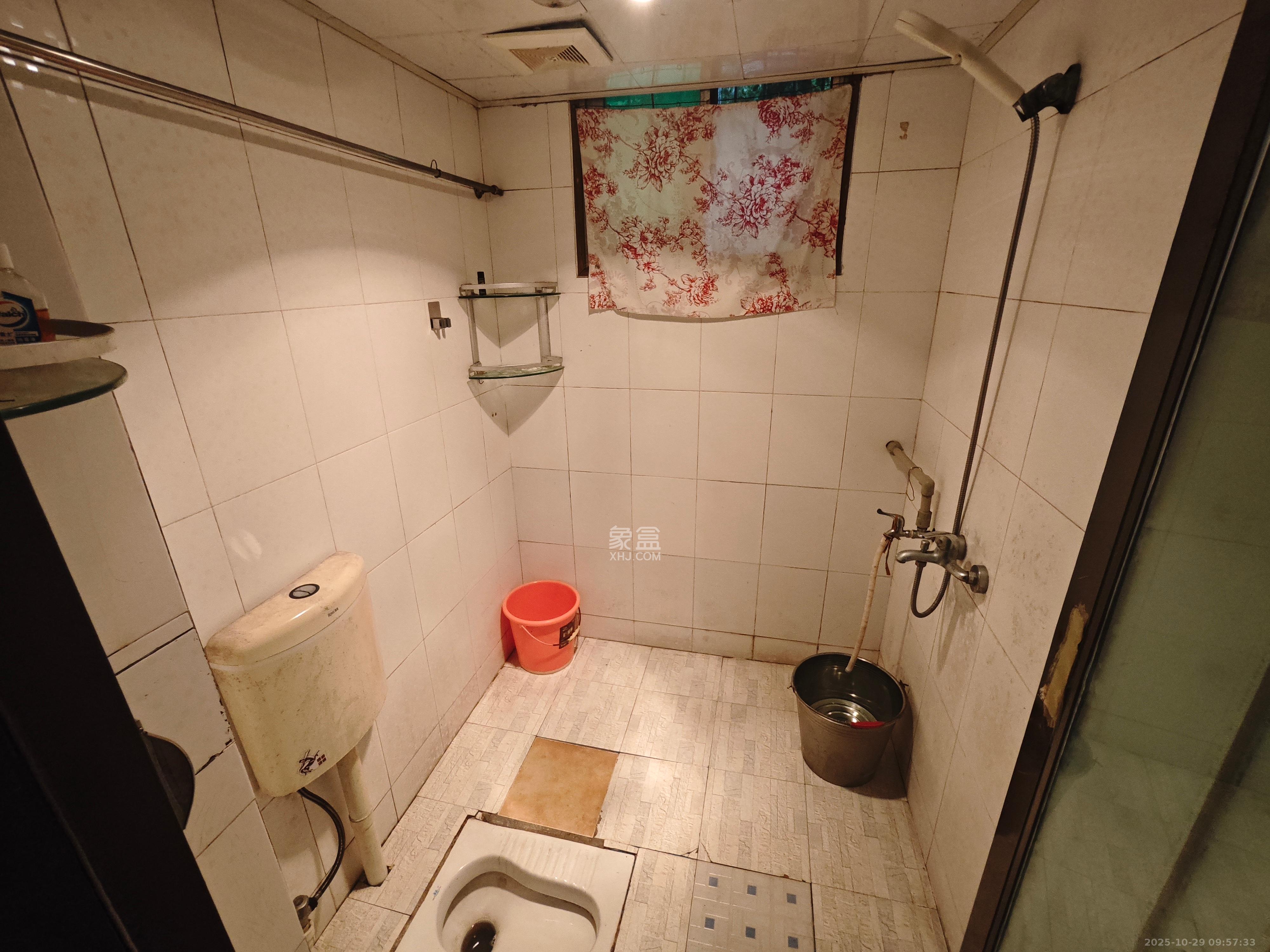 恒达花园  1室2厅3卫    1800.0元/月 恒达花园  1室2厅3卫    1800.0元/月室内图