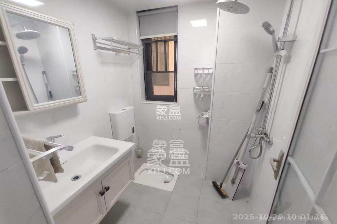 蔷薇国际 2室2厅1卫 1800.0元/月 蔷薇国际 2室2厅1卫 1800.0元/月室内图