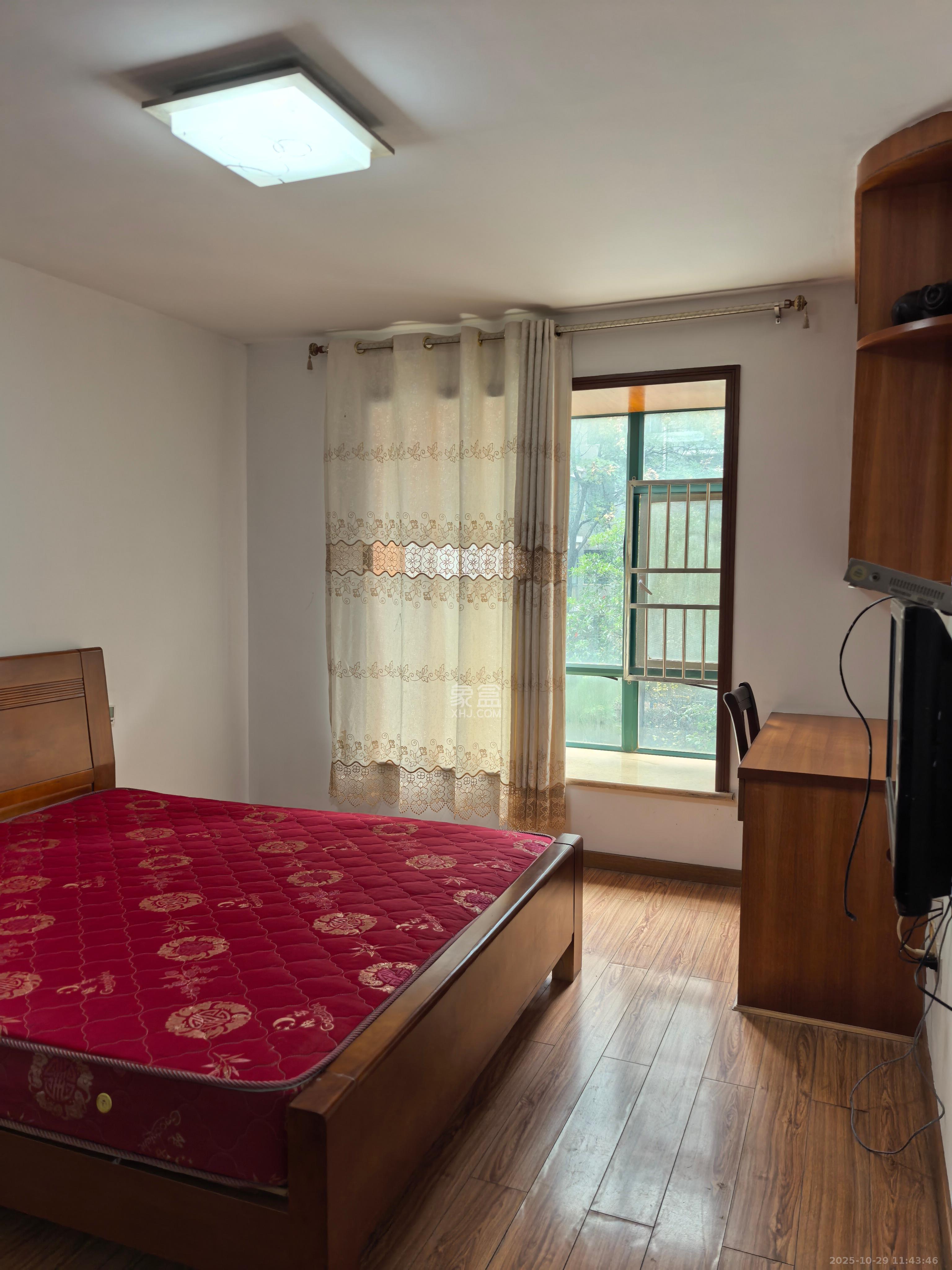 富景园  3室2厅2卫    2500.0元/月 富景园  3室2厅2卫    2500.0元/月室内图