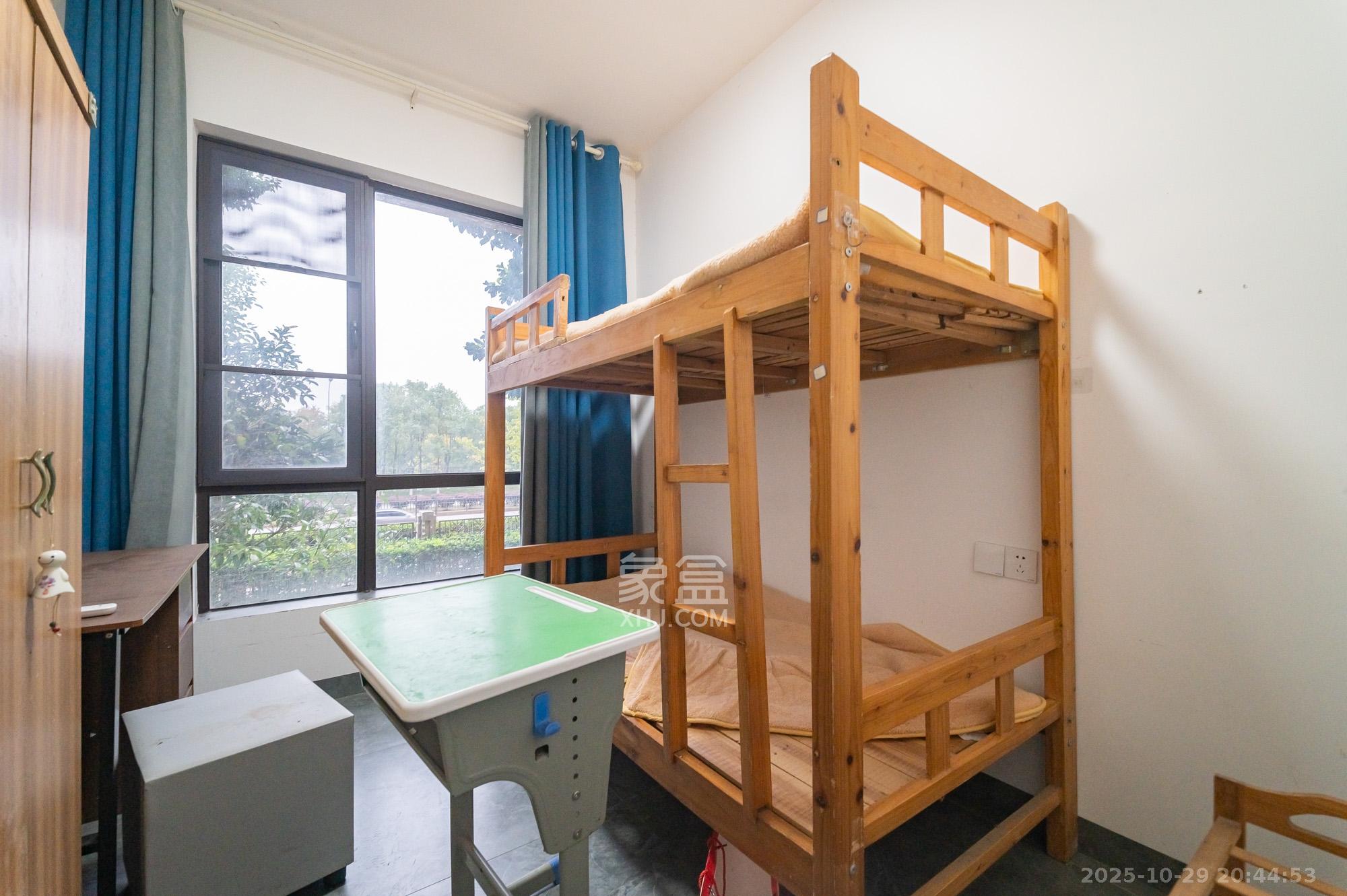 国泰九龙湾  4室2厅2卫    92.0万卧室