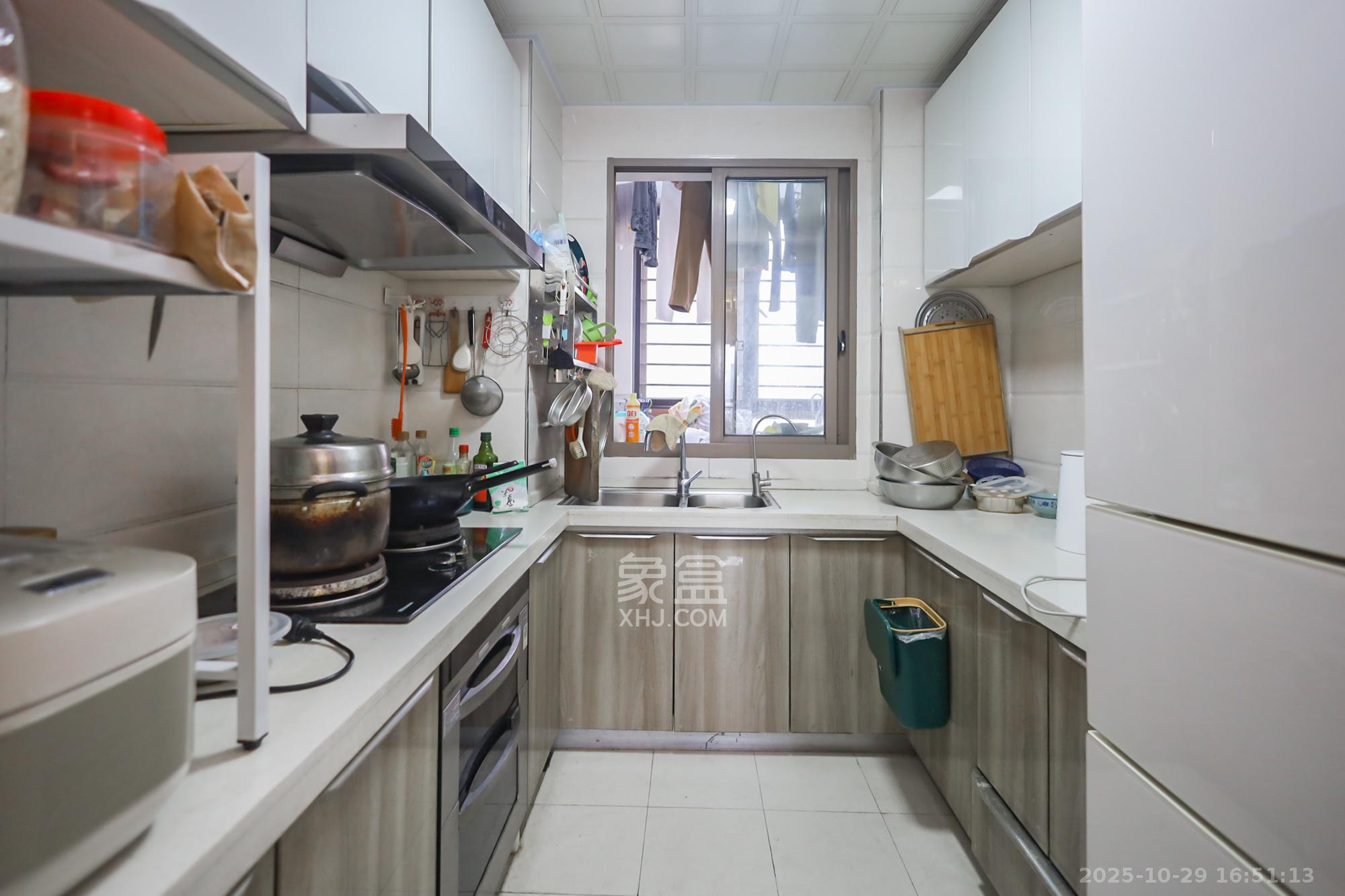 世茂铂翠湾二期 3室2厅1卫 139.8万 世茂铂翠湾二期 3室2厅1卫 139.8万厨房