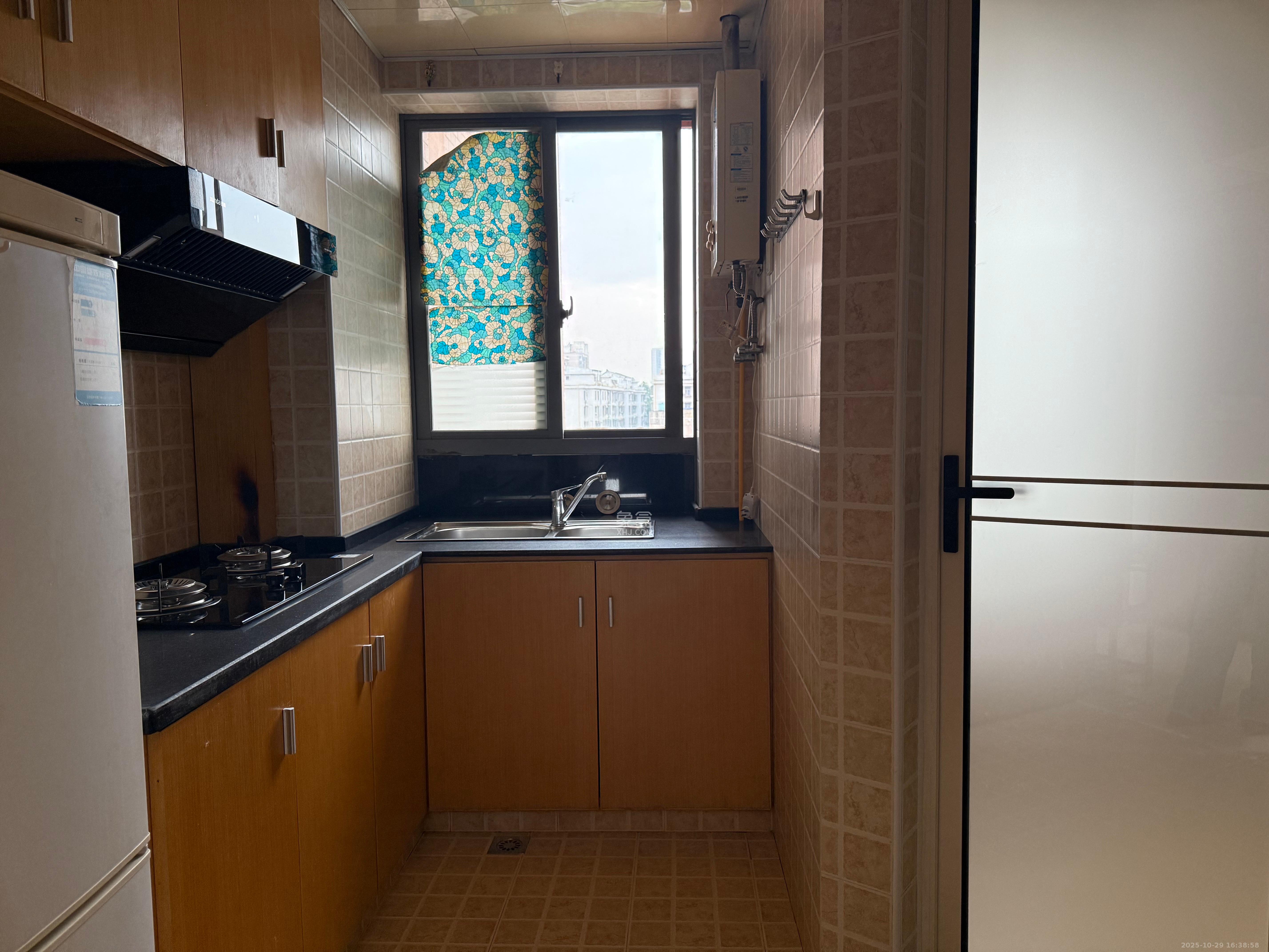 上海城小区  1室1厅1卫    1500.0元/月室内图