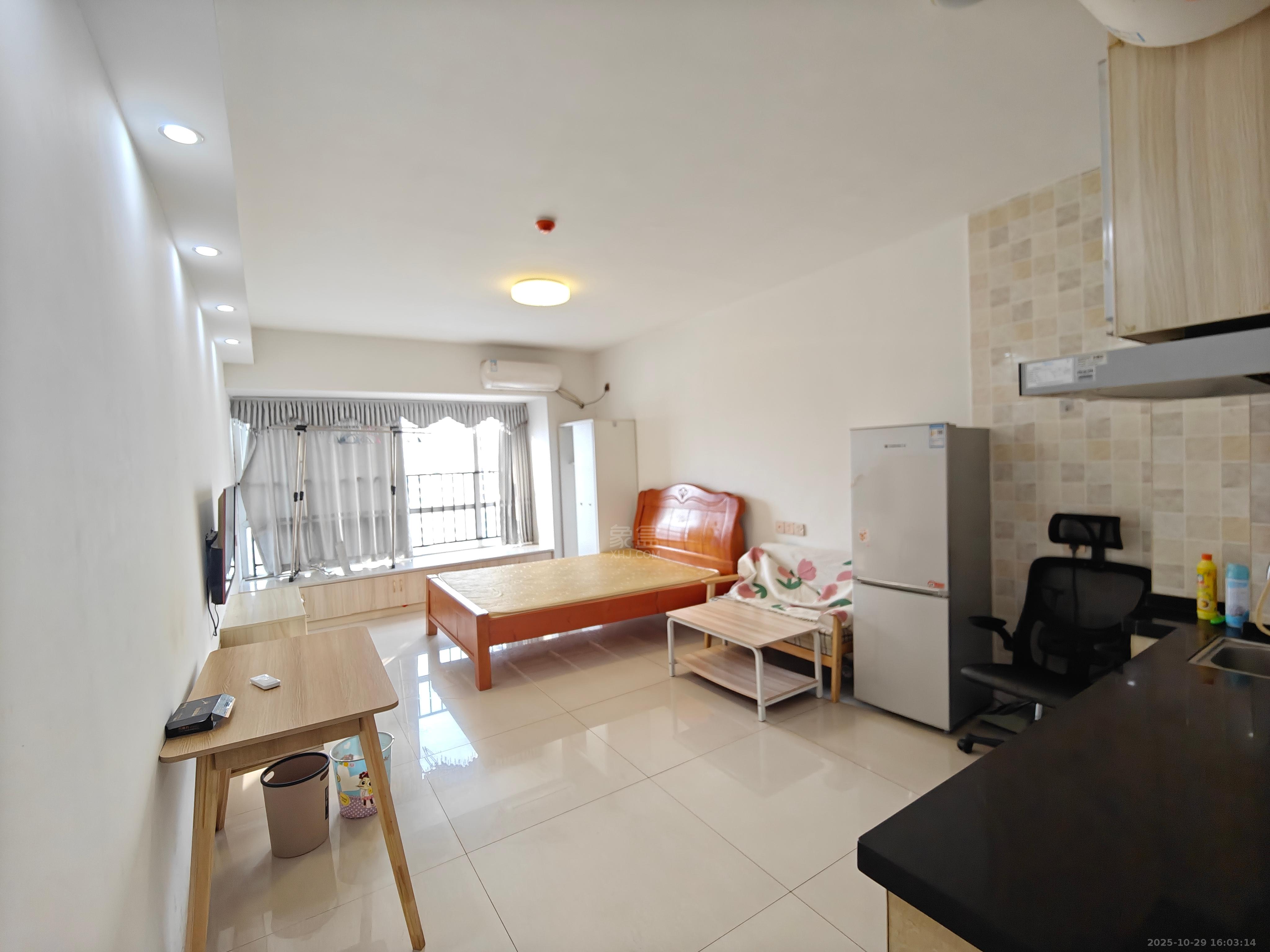 美的城三期  1室1厅1卫    1100.0元/月 美的城三期  1室1厅1卫    1100.0元/月室内图