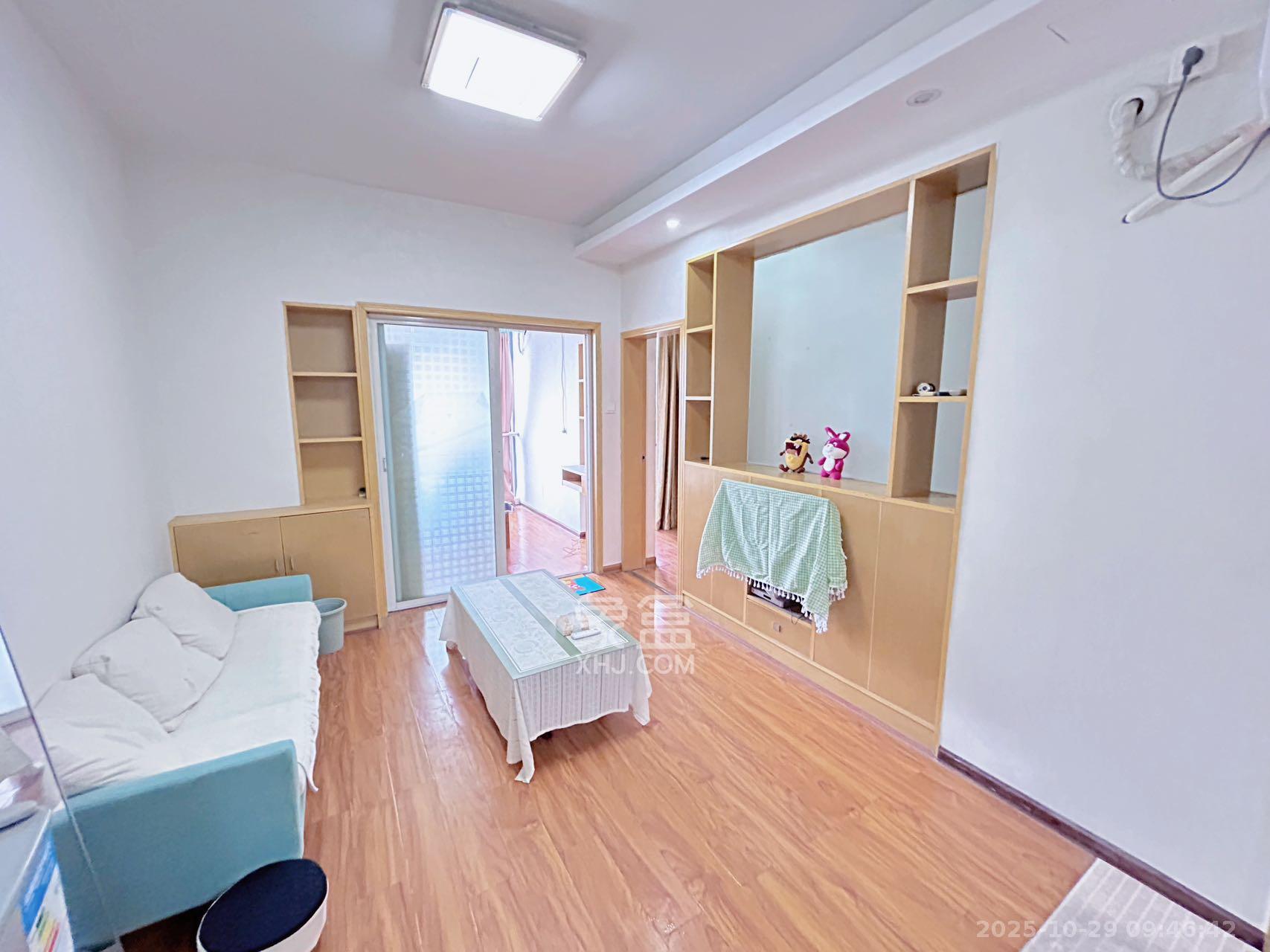 金领家族  1室1厅1卫    2150.0元/月 金领家族  1室1厅1卫    2150.0元/月