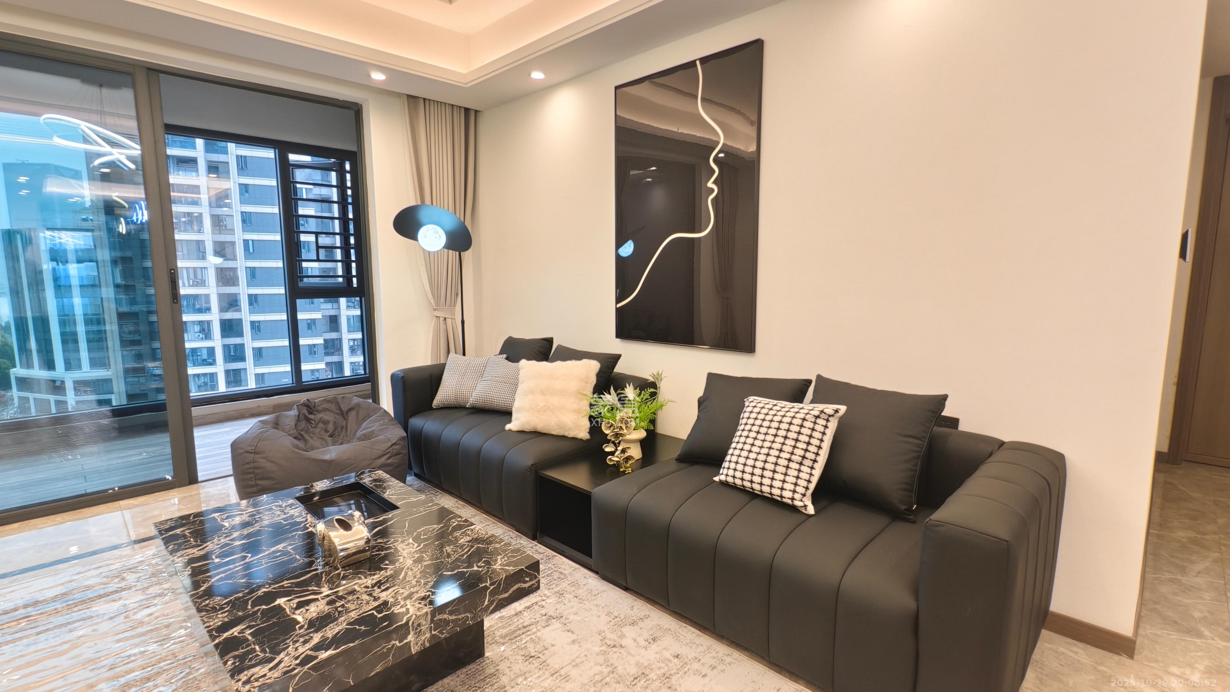 绿地V岛  4室2厅2卫    4800.0元/月室内图