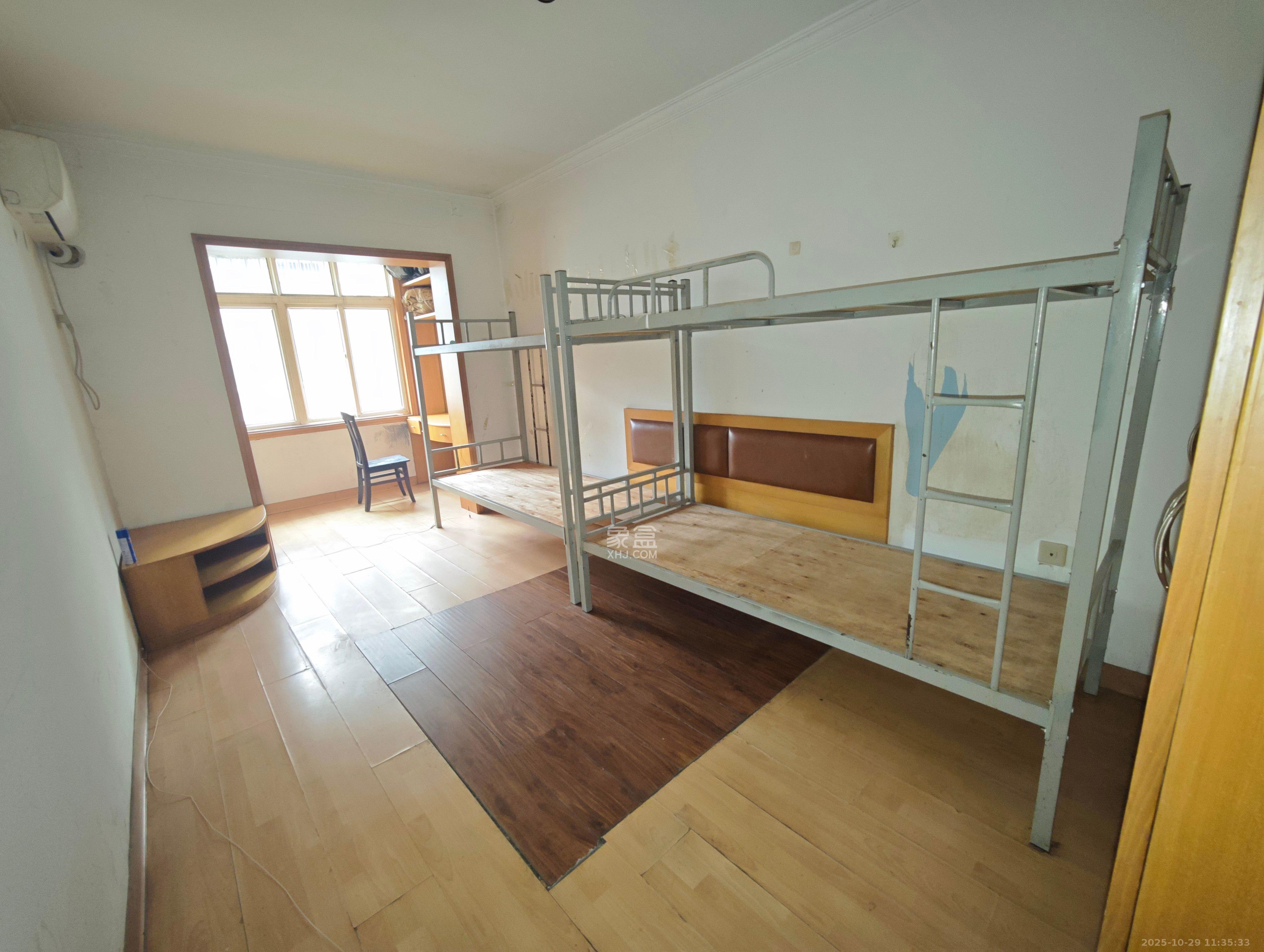 戥子桥散盘  4室1厅2卫    1800.0元/月室内图