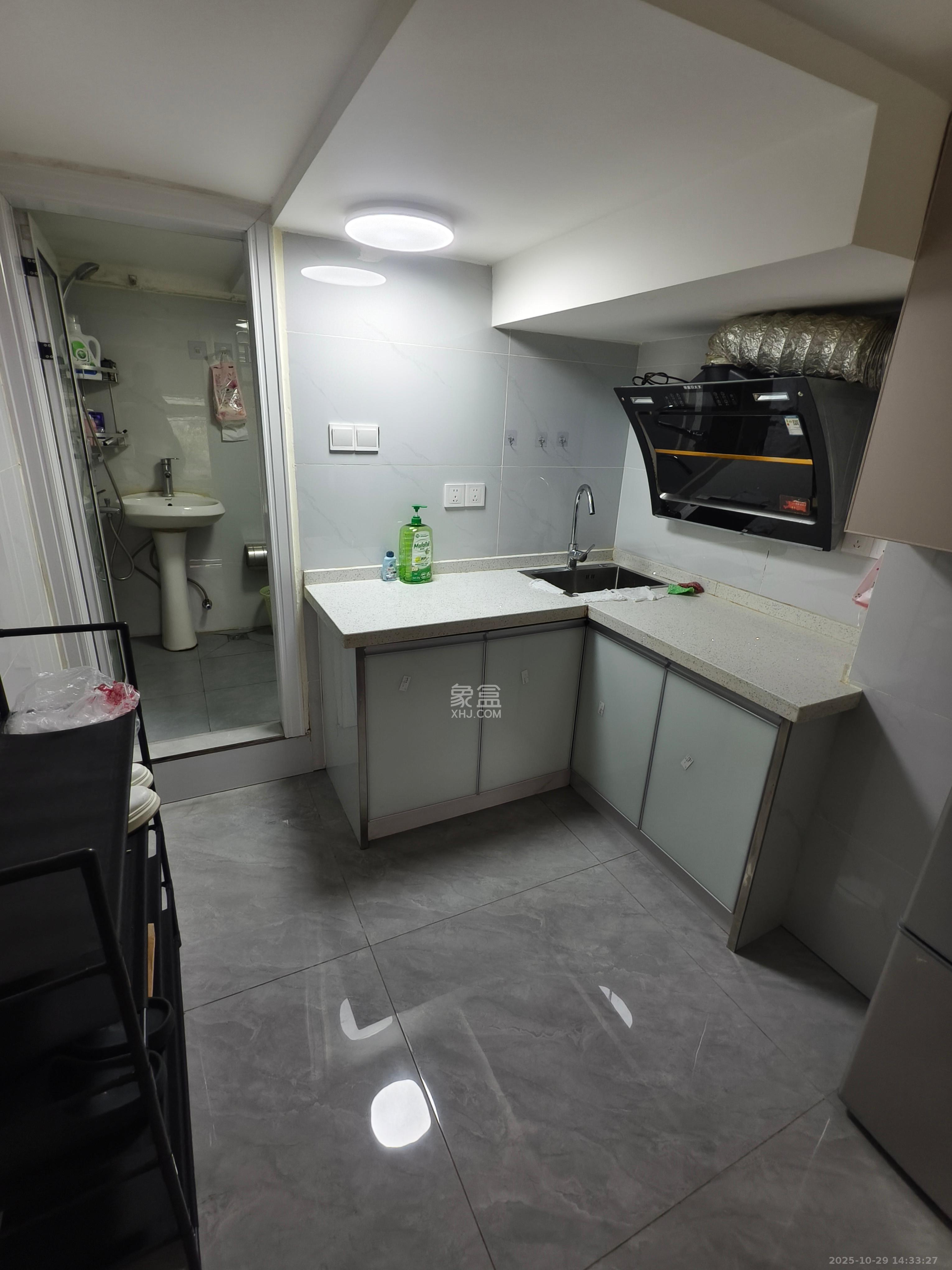 碧桂园城市之光  1室1厅1卫    1400.0元/月 碧桂园城市之光  1室1厅1卫    1400.0元/月室内图