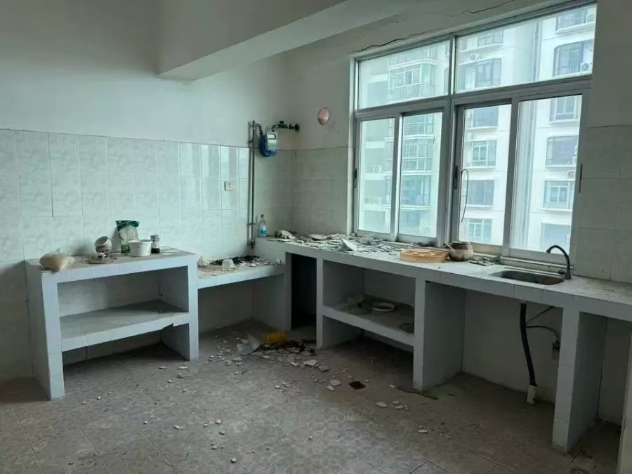 冠华大厦 2室1厅2卫 121.2万 冠华大厦 2室1厅2卫 121.2万室内图