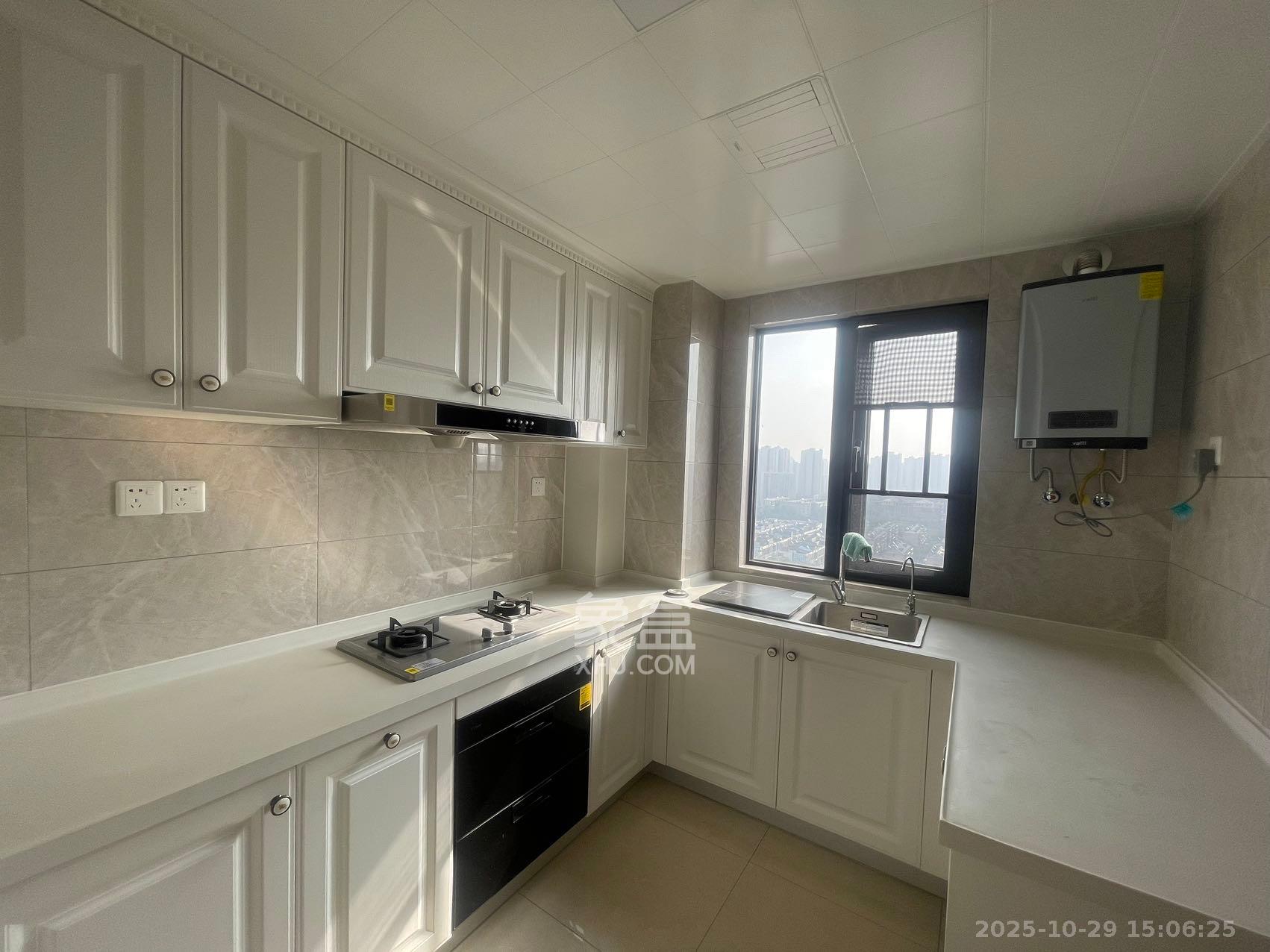 中海珑悦府  4室2厅2卫    3000.0元/月室内图