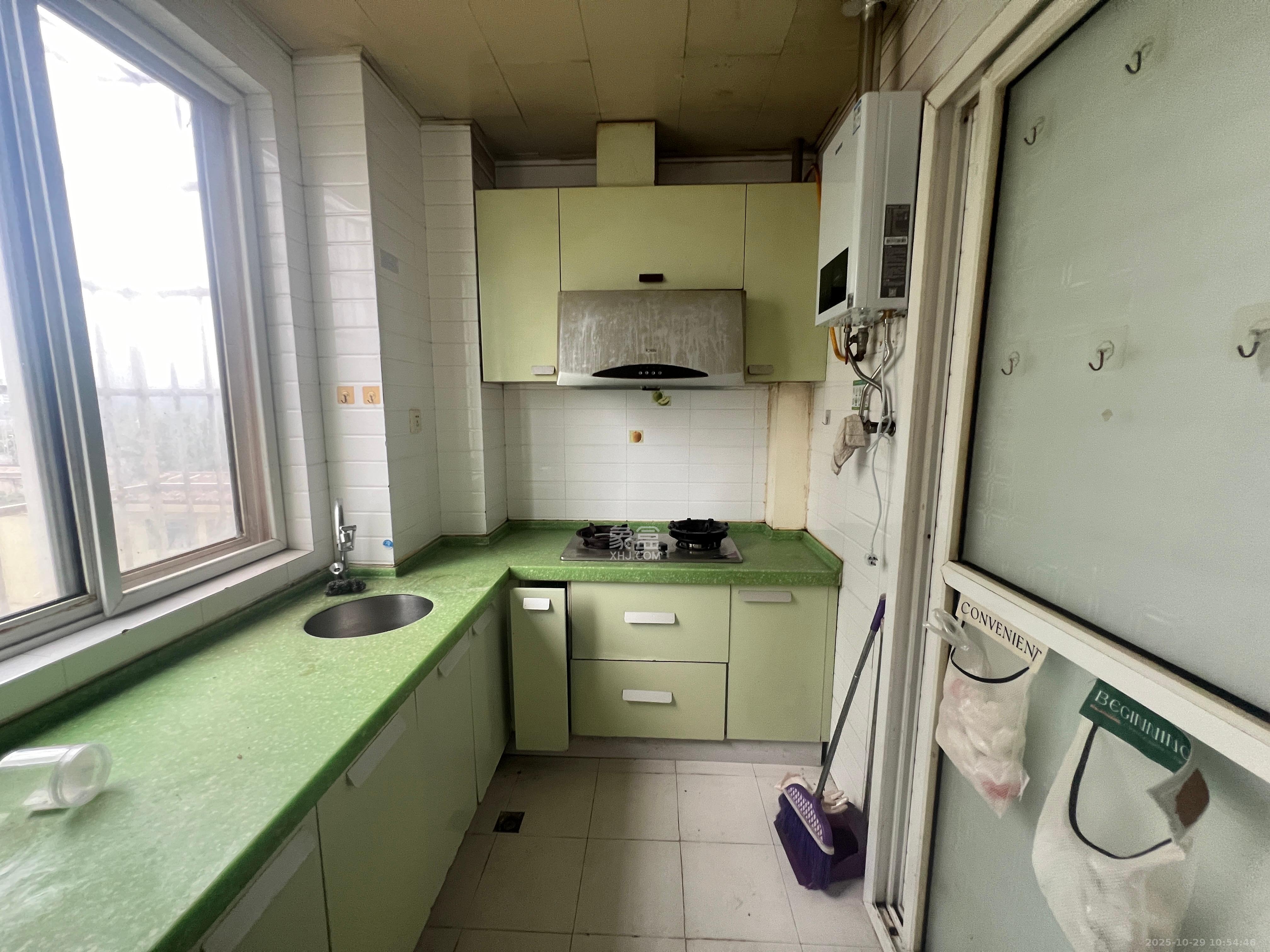 滨湖嘉园(湖滨小区)  2室2厅2卫    2500.0元/月 滨湖嘉园(湖滨小区)  2室2厅2卫    2500.0元/月室内图