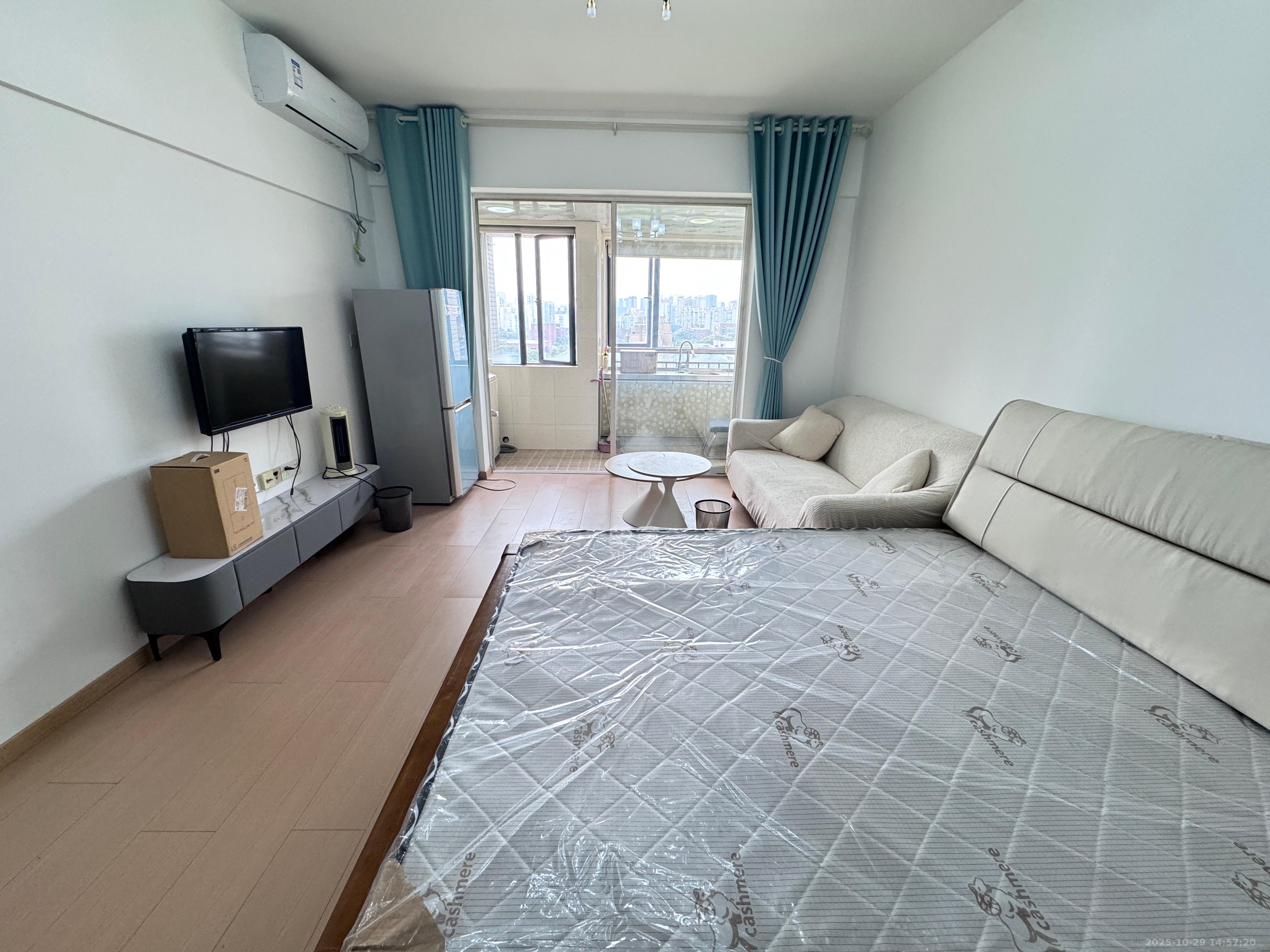 亚商国际  1室1厅1卫    1300.0元/月