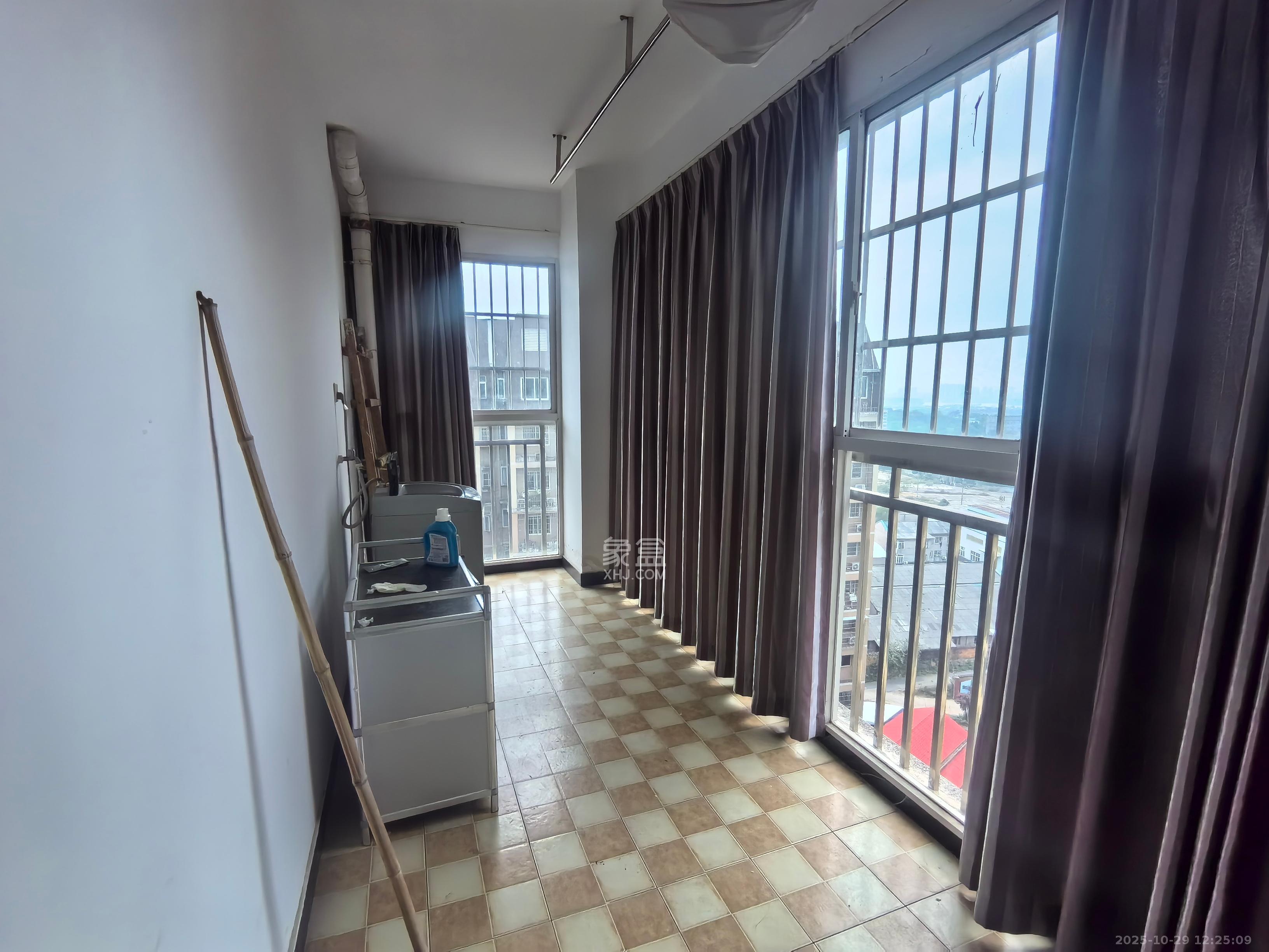 南郡雅园  4室2厅2卫    1200.0元/月室内图