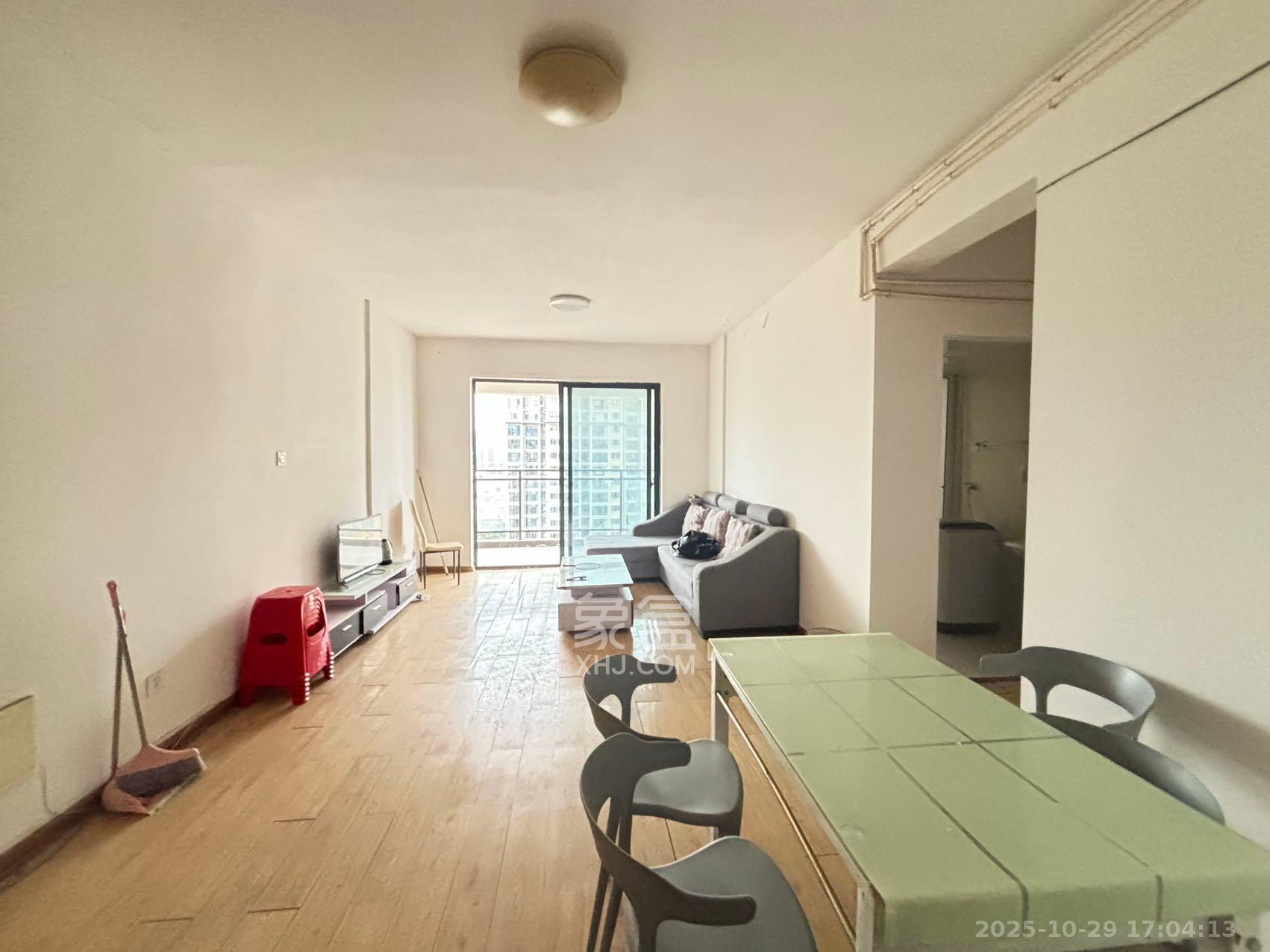 中南红领邦(红星嘉和苑) 3室2厅1卫 1800.0元/月 中南红领邦(红星嘉和苑) 3室2厅1卫 1800.0元/月室内图