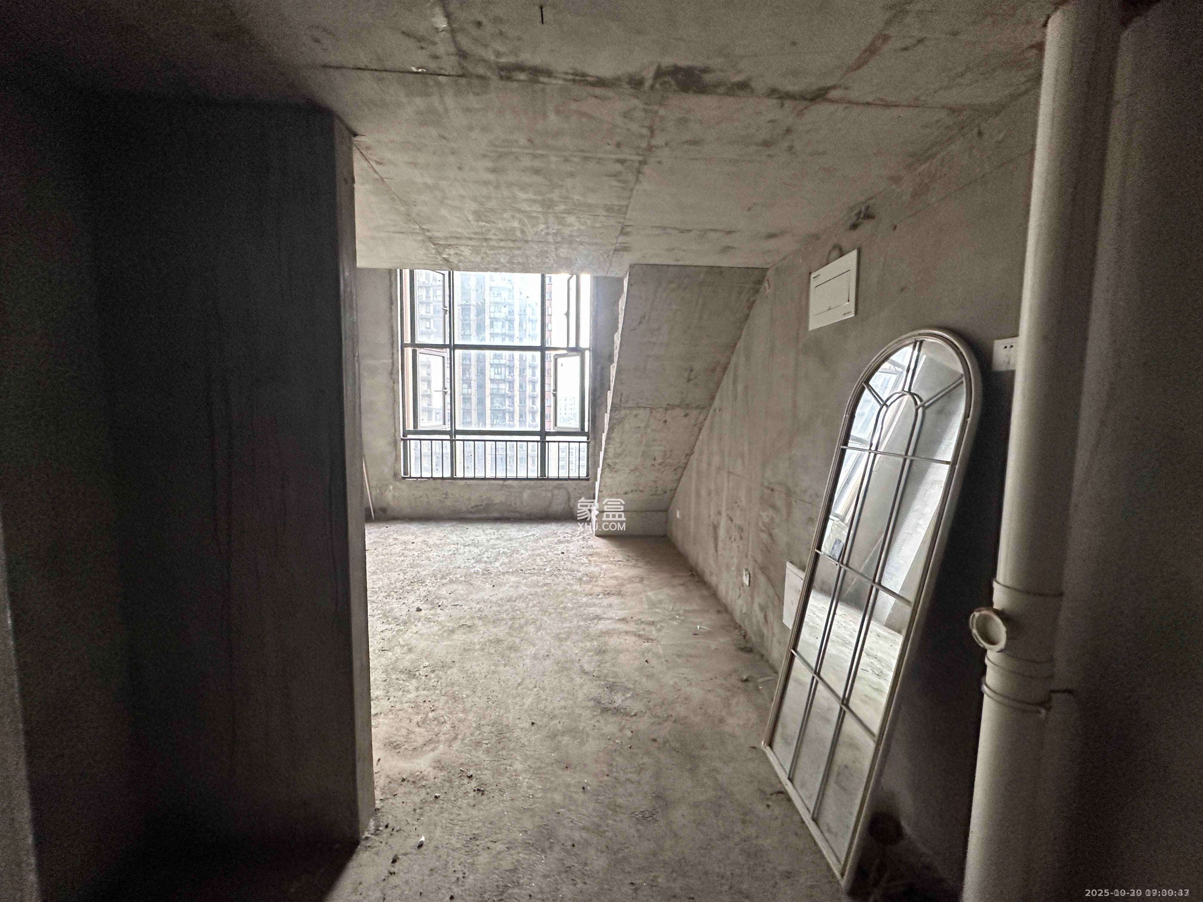 绿地商务广场  1室1厅1卫    800.0元/月