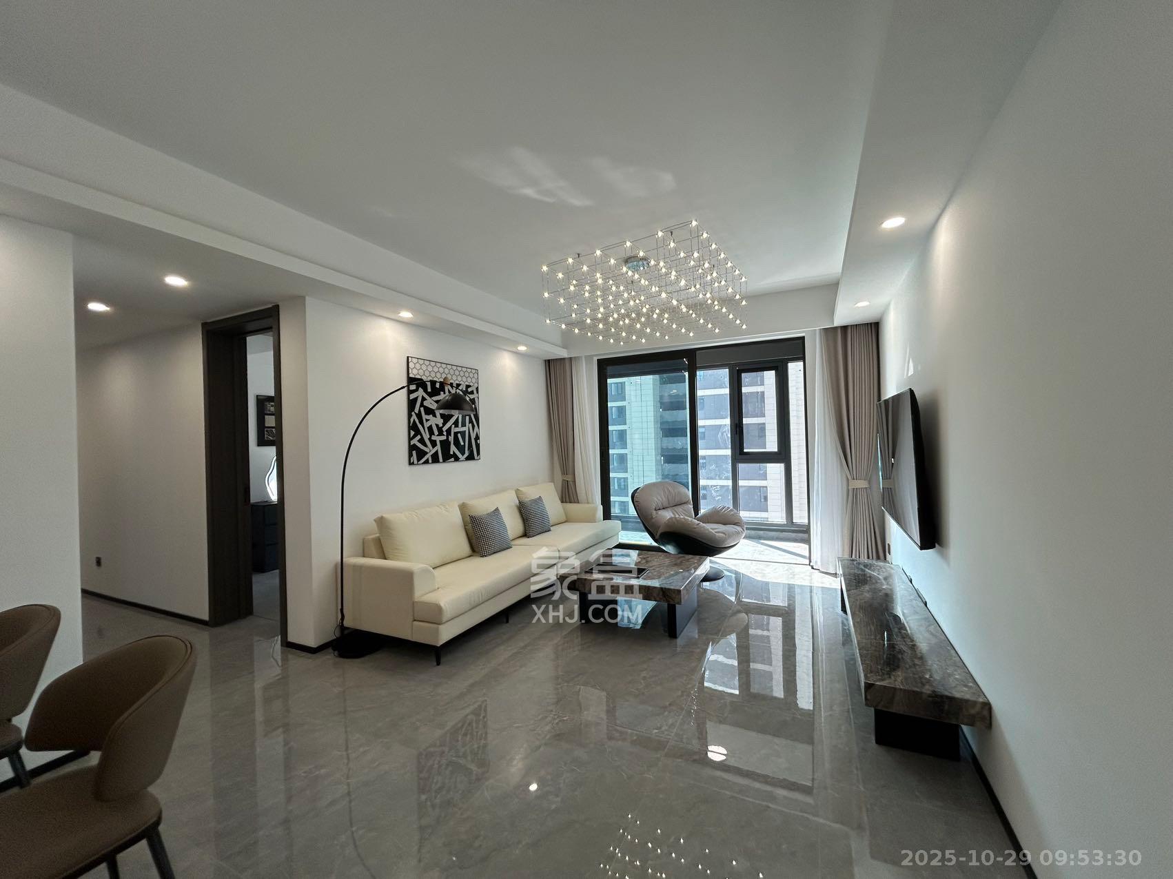 华实长沙领峯  4室2厅2卫    4900.0元/月