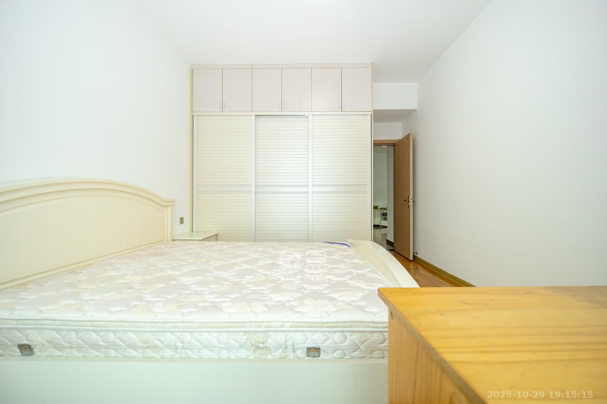 财富名园 2室2厅1卫 85.0万 财富名园 2室2厅1卫 85.0万卧室