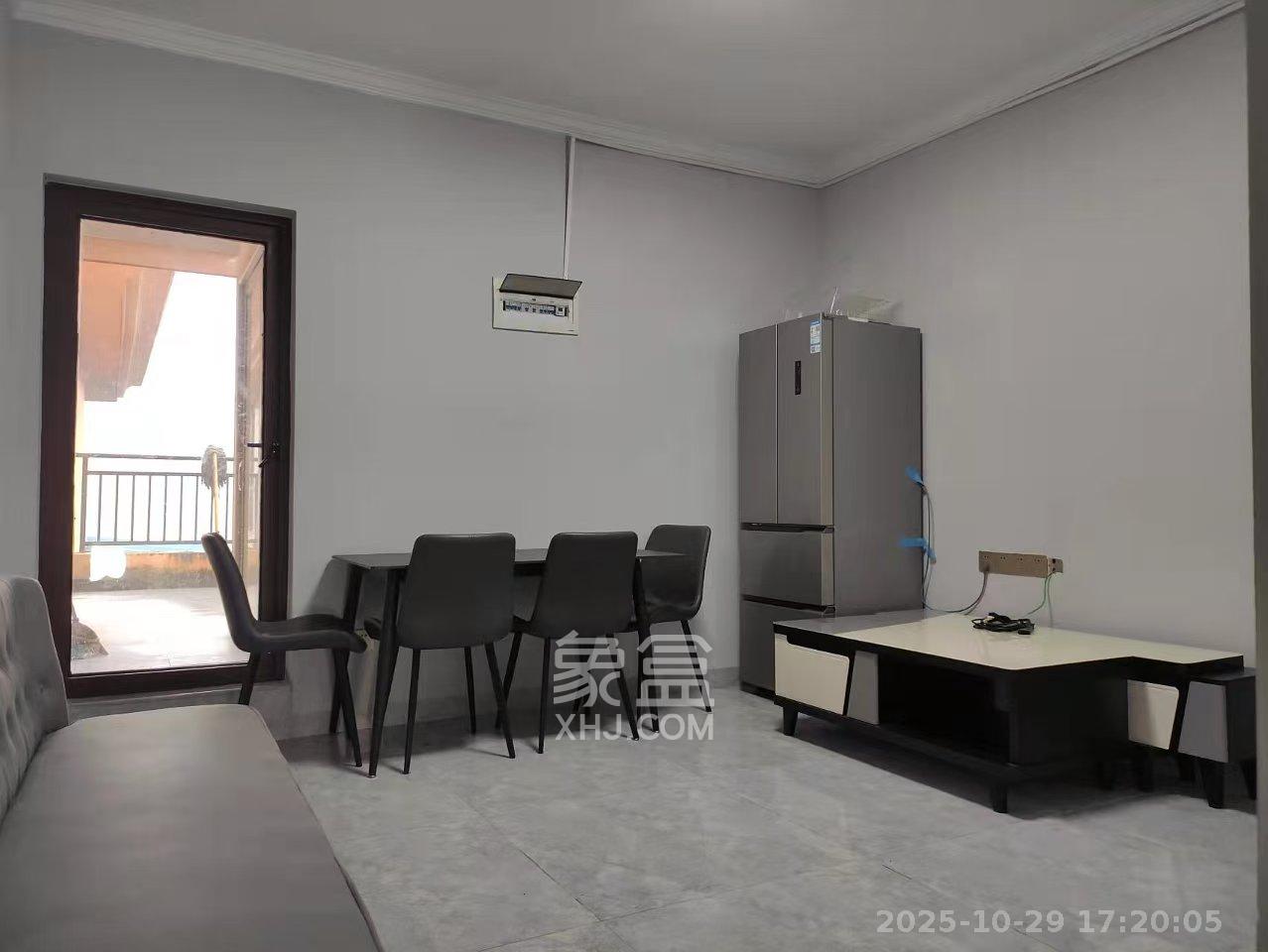 天园假日  3室1厅1卫    2600.0元/月