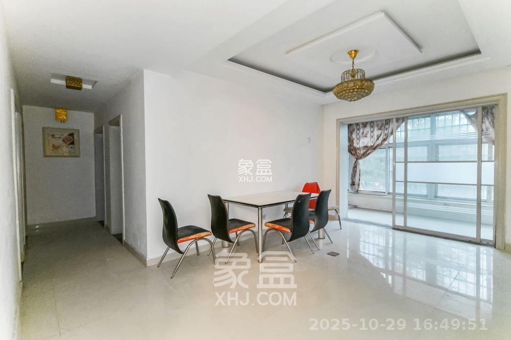 四季星城  3室2厅2卫    1700.0元/月 四季星城  3室2厅2卫    1700.0元/月室内图