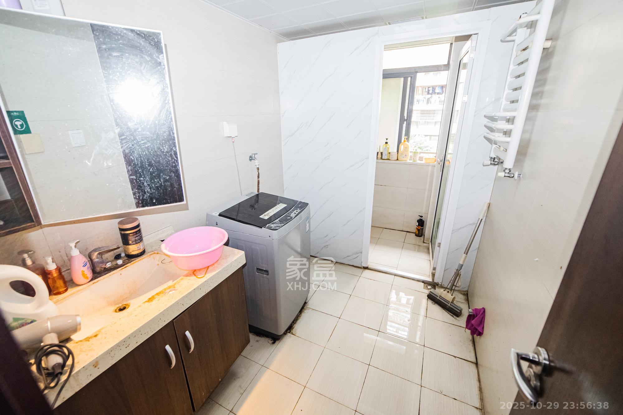 龙湾1号公馆  3室2厅1卫    125.0万 龙湾1号公馆  3室2厅1卫    125.0万卫生间