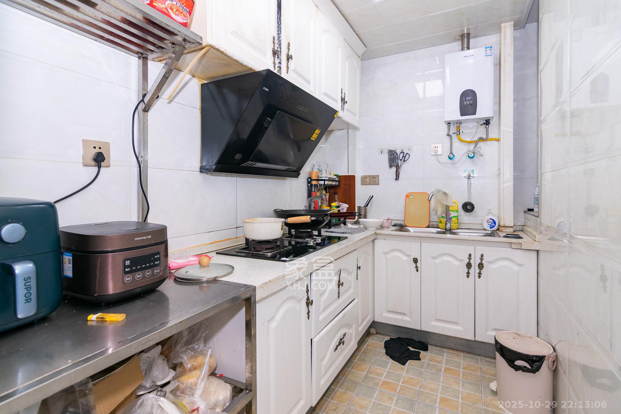 金地三千府(金地湖山樾、金地自在城)  2室2厅1卫    49.0万 金地三千府(金地湖山樾、金地自在城)  2室2厅1卫    49.0万厨房